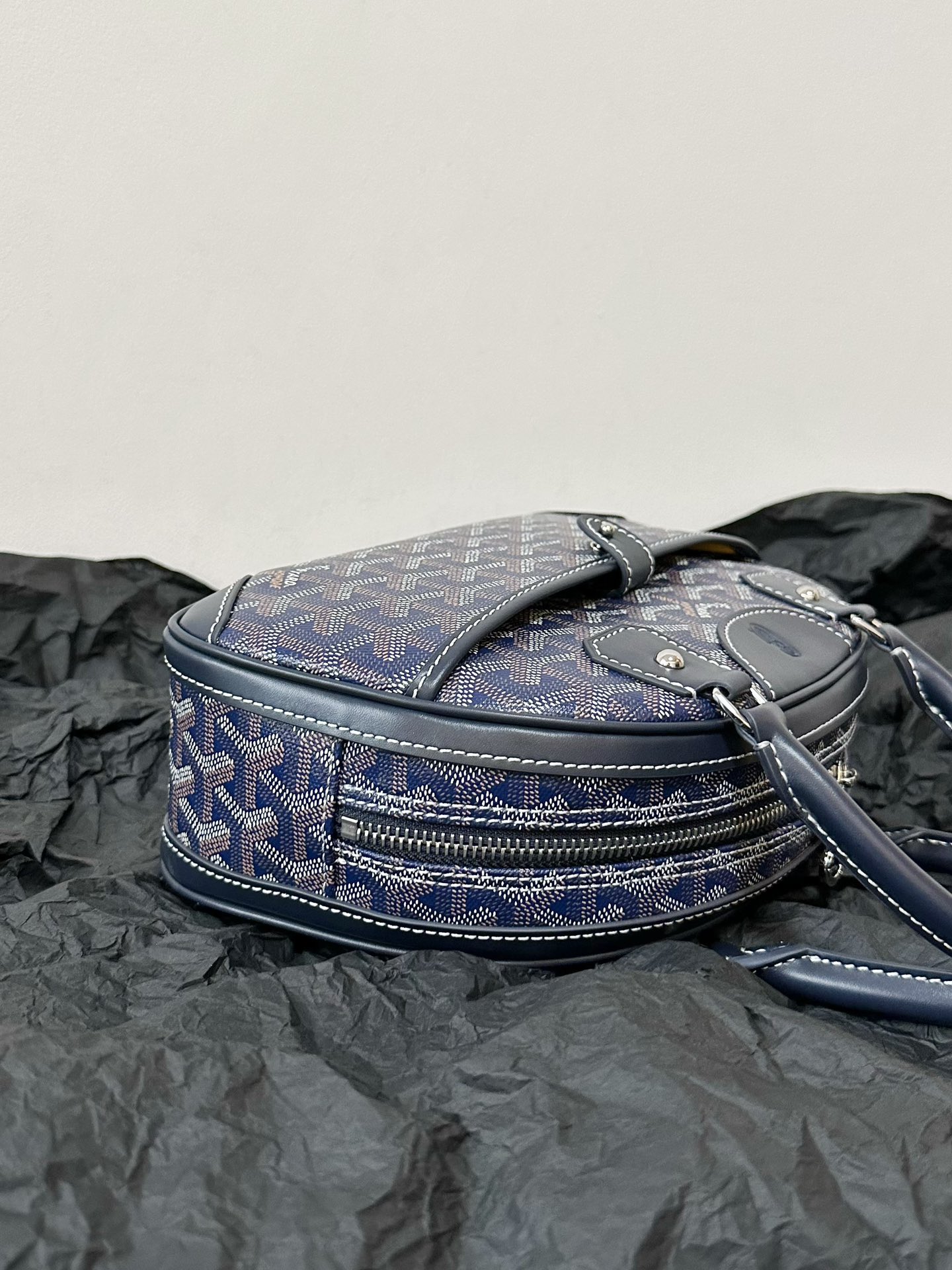 23. Check out the latest inspection-grade goyard bowling small size dark blue, dog-toothed vintage vintage! Recently, Goya has really been swiped