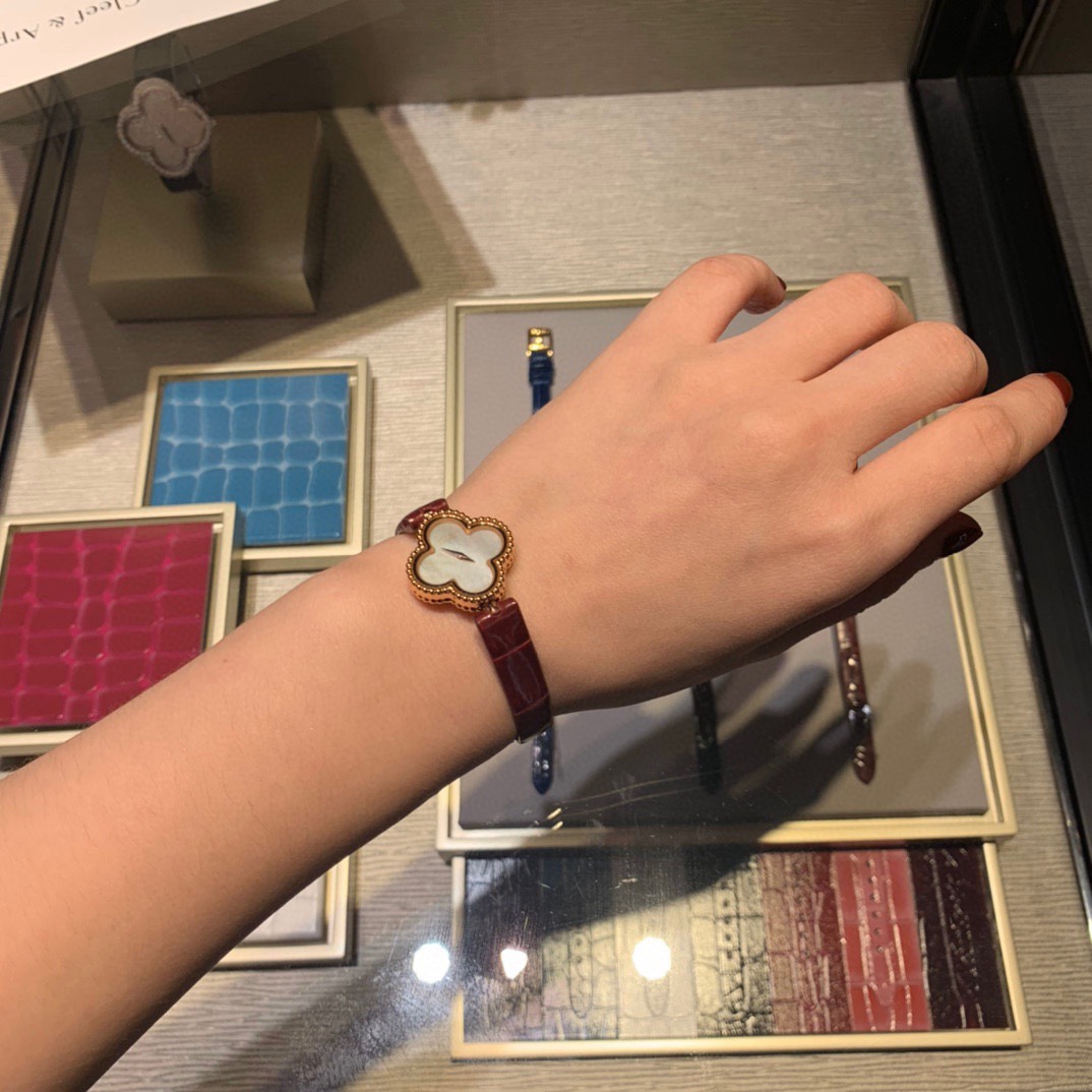 NO:392176,Determine the exclusive quality Van Cleopard Four-leaf clover ALHAMBRA series Sweet Alhambra watch crocodile series, stuart weitzman, van clue19860909认准独家出品品质 梵克雅宝四叶草 ALHAMBRA系列Sweet Alhambra腕表鳄鱼系列,,stuart weitzman,van cleef,Watch
