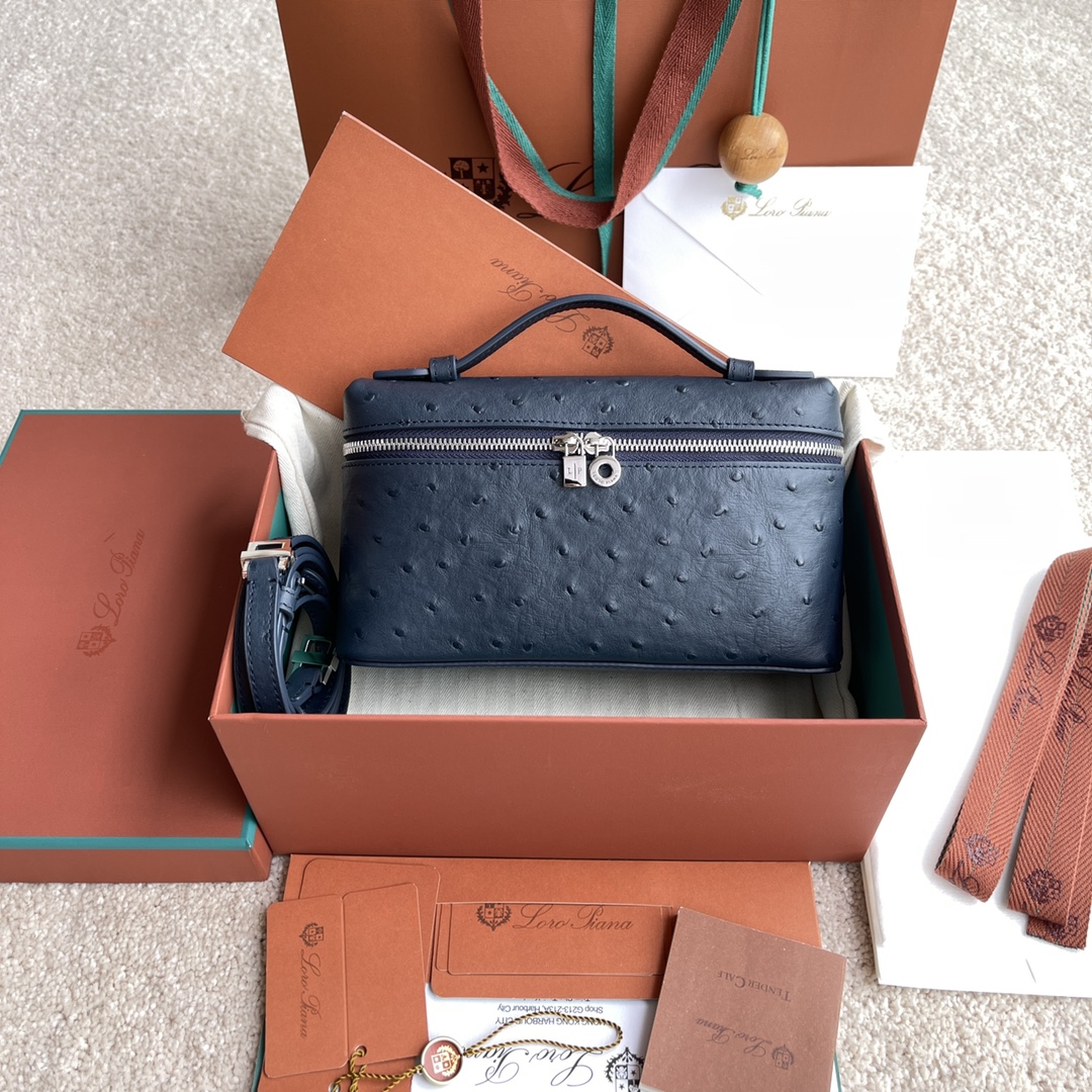 NO:205658,~(not equipped with packaging) L lunch box bag #ostrich pattern series #midnight blue [imported original leather   pure steel silver hardware] Calfskin ostrich pattern production main material ~ sheepskin lining # The wide opening bag is made of butter-like soft calfskin. It comes with removable shoulder straps to create a versatile mini bag. Two-way zipper opening, height 11cm*width 19cm*deep 6.5cm. Calfs / Item number: FAN, LP, loro piana, mini bags, cowhide, sheepskin19860909～(不配包装) L 饭盒包#鸵鸟纹系列#午夜蓝【进口原厂皮 纯钢银色五金】 小牛皮鸵鸟纹制作主体材质~羊皮里料# 宽开口小袋采用如黄油般柔软的小牛皮打造.随附可拆卸肩带,可打造出百搭迷你包袋.双向拉链开口, 高度11cm*宽度19cm*深度6.5cm. 小牛皮/货号:FAN,LP,loro piana,mini bags,cowhide,sheepskin,Bag