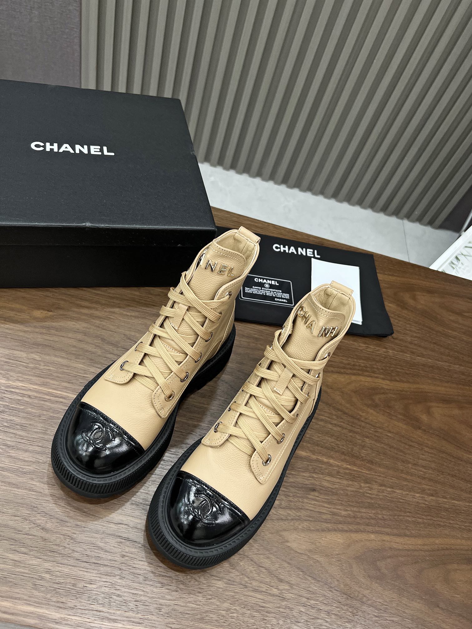 2023B Chanel otoño e invierno nuevo fondo grueso botas Martin 35-43