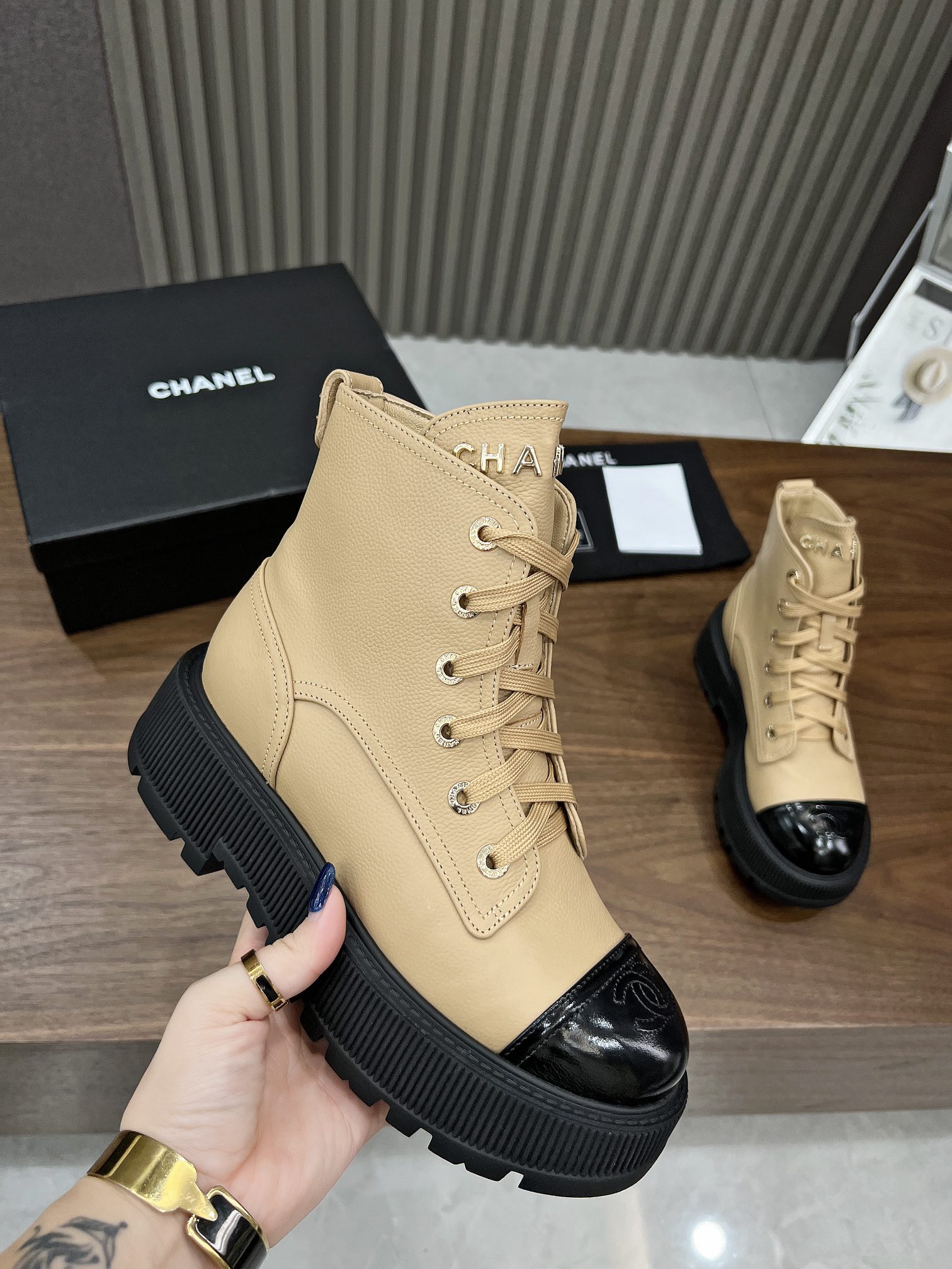 2023B Chanel otoño e invierno nuevo fondo grueso botas Martin 35-43