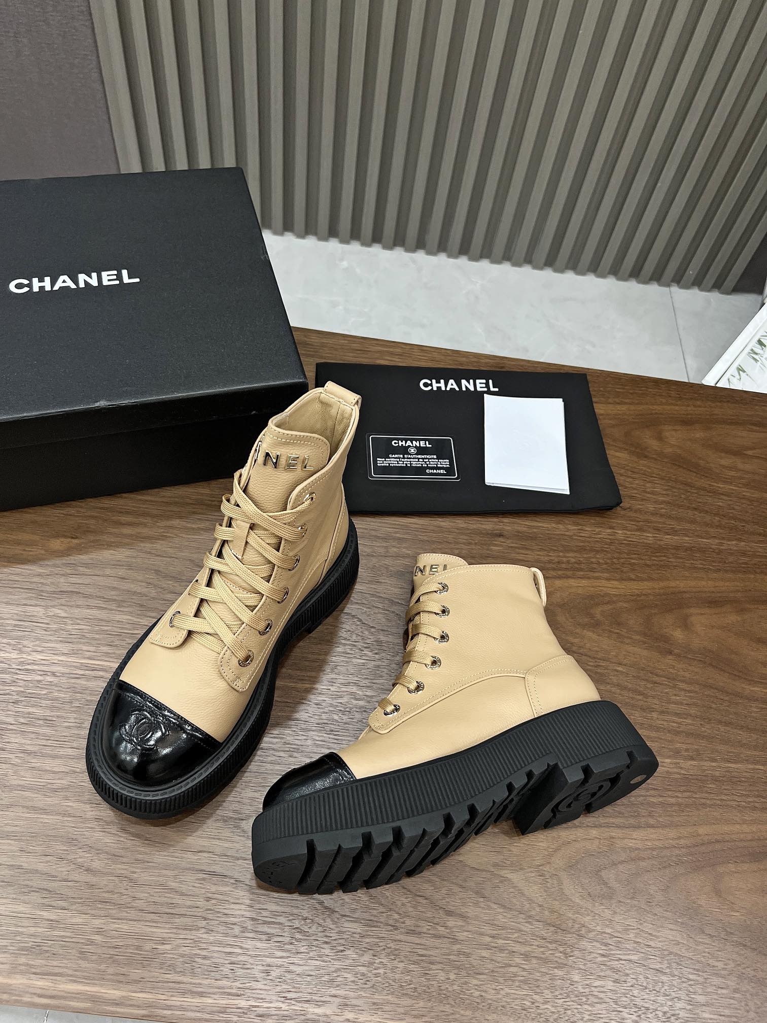 2023B Chanel otoño e invierno nuevo fondo grueso botas Martin 35-43