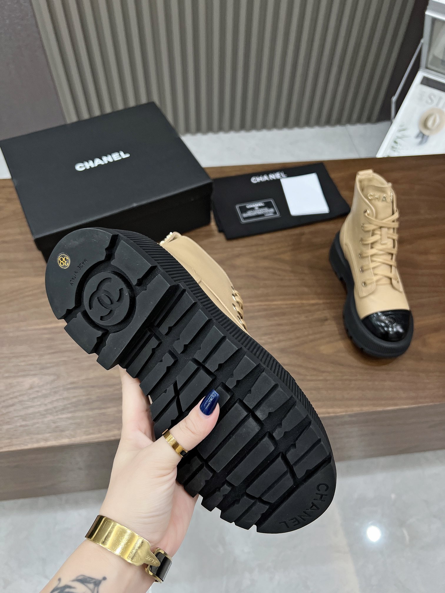 2023B Chanel otoño e invierno nuevo fondo grueso botas Martin 35-43