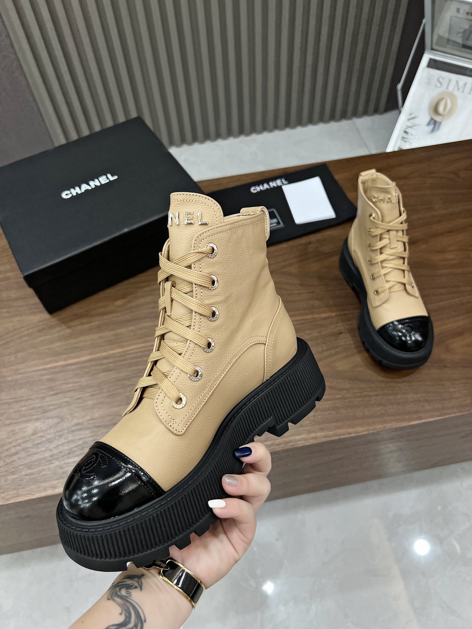 2023B Chanel otoño e invierno nuevo fondo grueso botas Martin 35-43