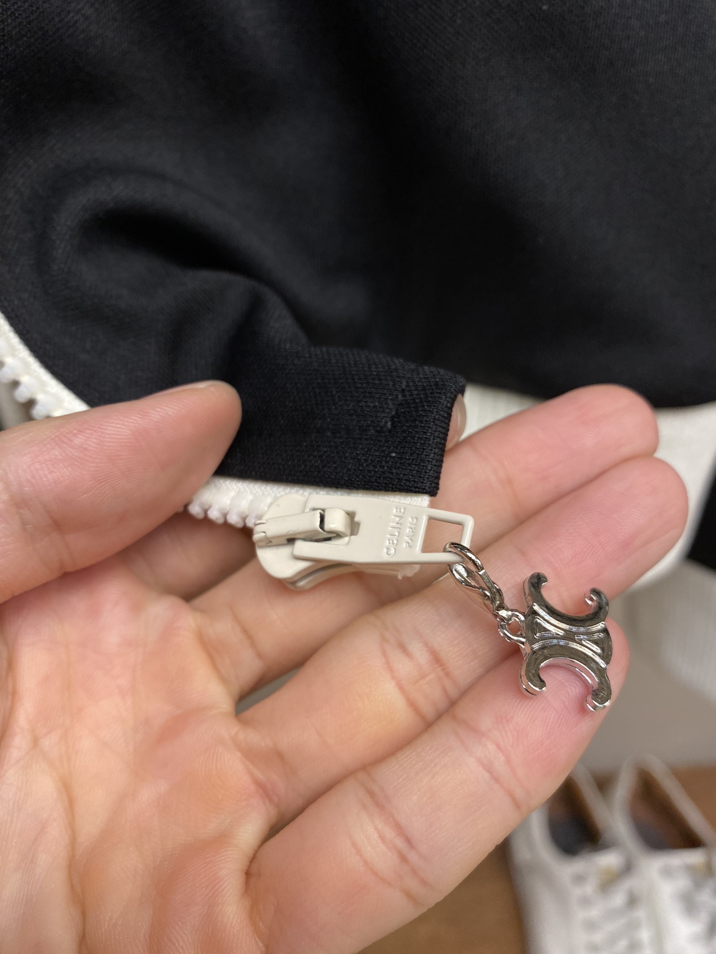 “High-Quality Embroidered Sports Coat with Stylish Tailoring and Lightweight Comfort in Various Sizes” - 图片 6
