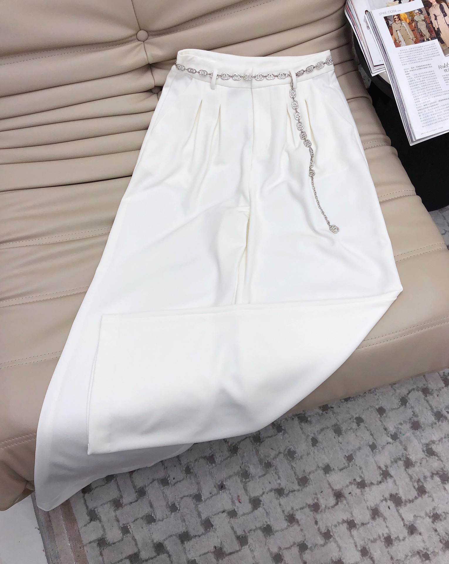 High-Waisted Wide Leg Trousers with Chain Detail - Chic and Versatile 5 i1694689885 7726 3