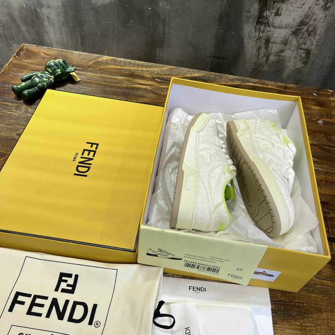 Fendi 区别通货 Fendi芬迪2023新款板鞋休闲运动鞋