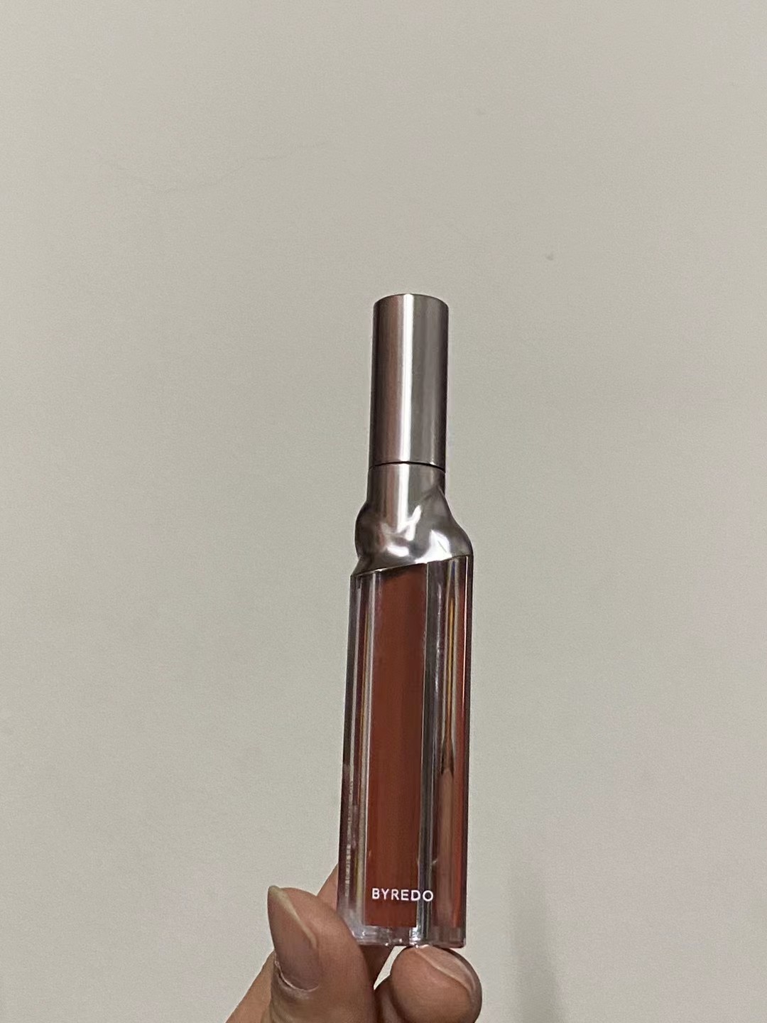 Byredo Auburn Rouge À Lèvres Liquid Vinyl, High-Shine, Long-Lasting Formula 4 a1694713172804 8773