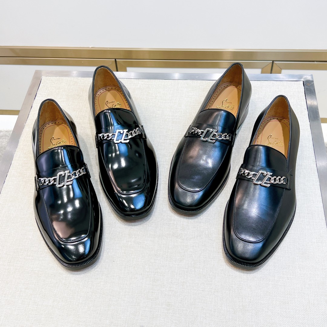 NO:679686,[C*] High-end boutique -Material - Original imported calfskin with original fasteners -The inner feet are all water-dyed cowhide -Original leather red sole -Refreshing and fashionable, the upper design is simple, elegant and noble, solid color but not simple, top-grade fabrics, -Exquisite craftsmanship is especially obvious in the details -The distinctive leather red sole style is eye-catching -Size 39-44 (38,45 customization is non-refundable and non-exchangeable) -,,cowhide19860909【C*】 高端精品 -材质-面料原版进口小牛皮搭配原单扣件 -内里垫脚均用水染牛皮 -原版真皮红底 -清爽时尚一族,鞋面设计简洁优雅高贵纯色而不简单,顶级面料, -精湛工艺技术在细节处体现尤为明显 -特色真皮红底风格使人眼前一亮 -Size 39-44（38,45定制不退不换） -,,cowhide,Men's shoes