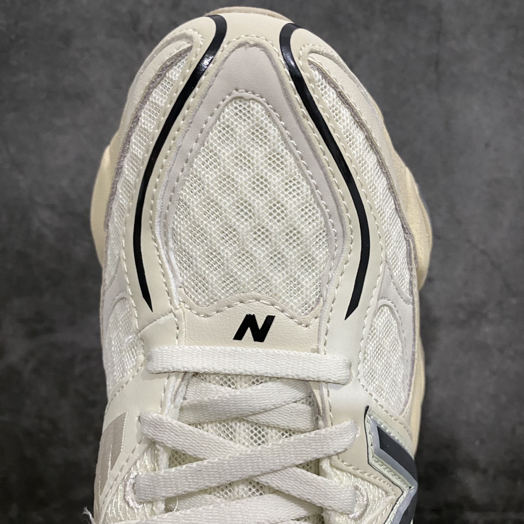 图片[5]-【纯原版】新百伦 New Balance NB9060 米灰色U9060DUAn 全套原楦原纸板原厂数据开发 进口三明治网面 原装进口翻毛皮料正确绒感卡色 正确中底拉帮中底网布细节 原厂标裁 带紫光防伪 定制后跟透明水晶模块 冲裁组合 大底贴合程度胶水上色把控完美 整洁度挑战全网艺术家 多道序QC把关品质完善 匠心打造 耗时两个月开发完成 工艺极其复杂难度可想而知 新开独立私模大底 全网唯一正确六层组合大底 高端零售专供产物Size：36 37 37.5 38 38.5 39 40 40.5 41 42 42.5 43 44 45 46.5-莆田鞋批发中心