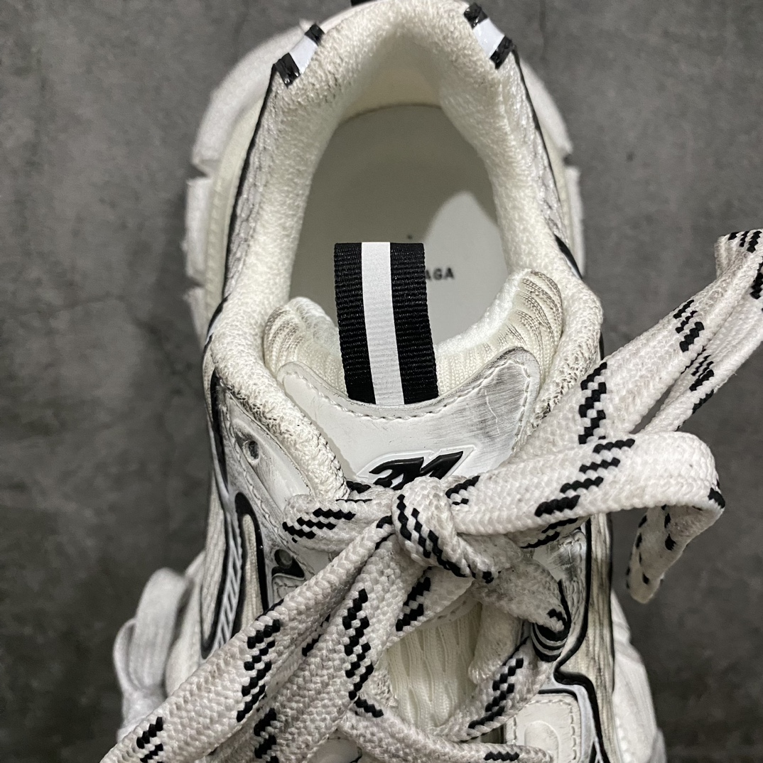 图片[8]-【XA版本】BALENCIAGA 3XL Sneakers巴黎世家十代网布系带低帮走秀复古老爹鞋 白色 全套原纸板楦头开发 最原汁原味的灵魂版型全鞋荧光划线卡点 胶水把控整洁度追求极致完美每一双都是工艺品 多重QC质检 超越公司货的品控标准实实在在的免检产品 原盒原配 正确字体电绣 粗细、位置、大小正确 侧边TPU 透气孔匹配意产原版 正确分离大底 TPU软底 原版一致大底LOGO 立体感十足 原厂皮料水洗做旧 采购原厂网纱 不含皮革 网布材料和聚氨酯 磨损效果 鞋头边缘和后帮 Balenciaga 徽标 鞋面和后跟凸印尺码 鞋舌 3XL 橡胶品牌标识和反光细节 鞋帮拉袢和鞋舌拉祥 配反光细节 备用鞋带在鞋履前侧 可在穿着前取下 便于不同造型搭配 偏大一码 尺码：35 36 37 38 39 40 41 42 43 44 45 46-莆田鞋批发中心