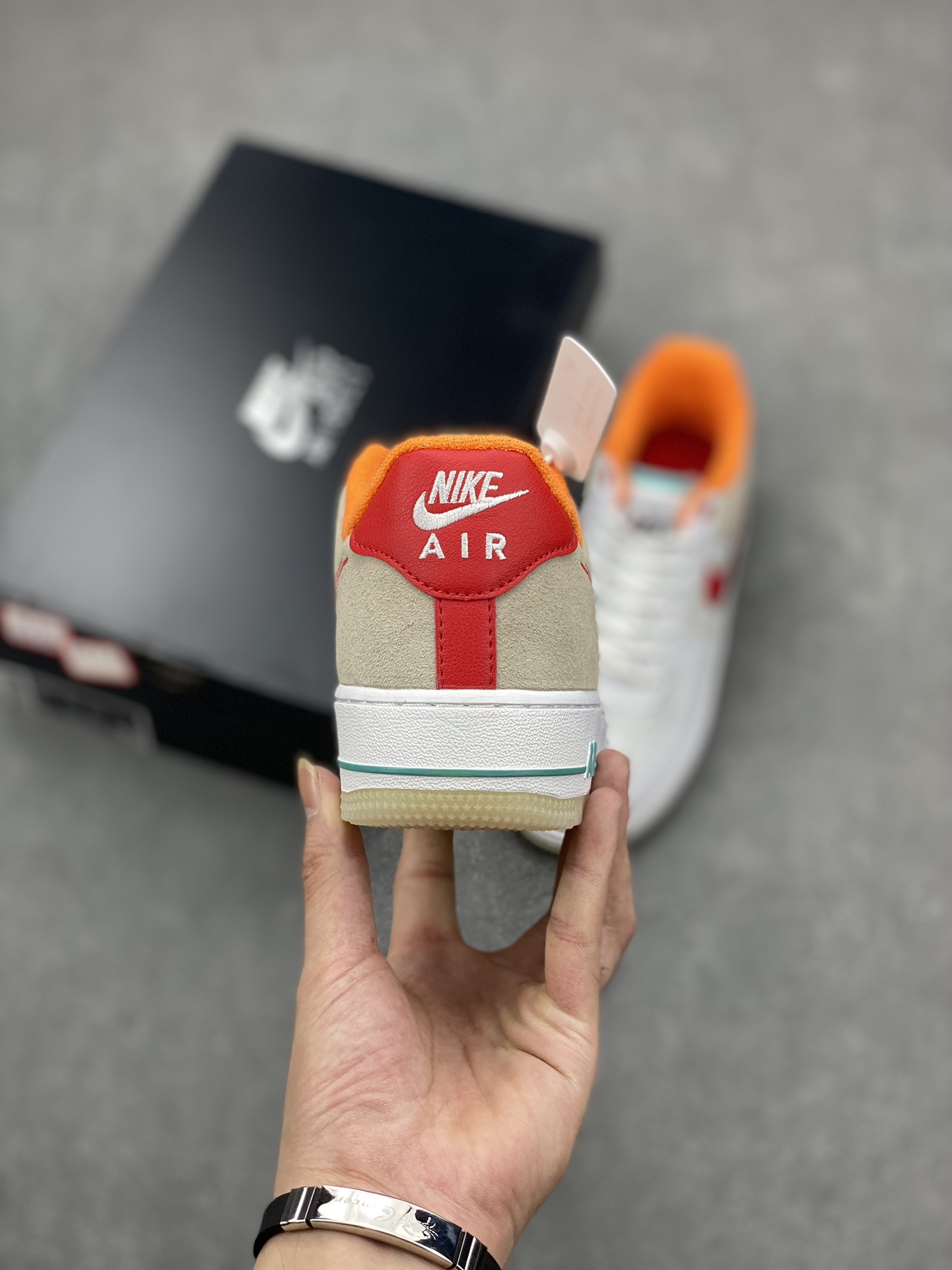 Nike Air Force 1 Low '07: Casual Comfort with Stylish Red Accents 5 i1694734403 3750 3