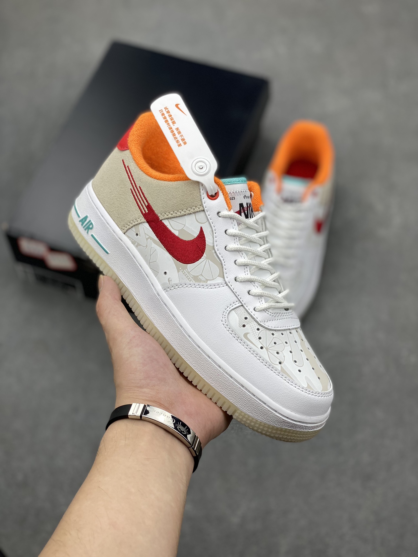 Nike Air Force 1 Low '07: Casual Comfort with Stylish Red Accents 2 i1694734403 7543 0