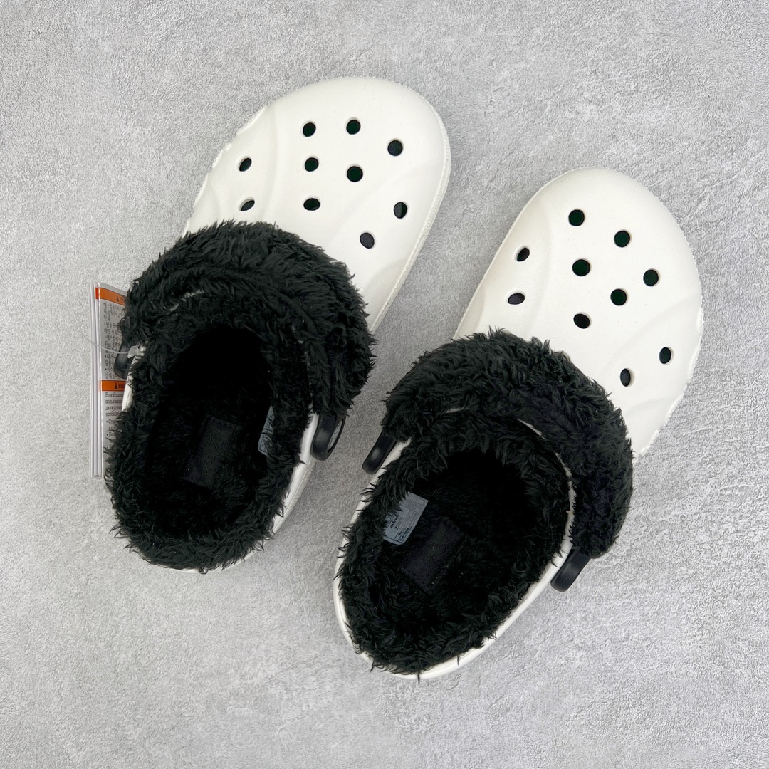 图片[3]-💰120 ＃DG莞产 Crocs Baya Clog 卡骆驰经典贝雅简约休闲沙滩洞洞拖鞋凉鞋秋冬加绒款 透明防水袋包装 注意配件需单独购买 超轻Croslite专利材料打造 鞋面更加耐用易清洗 该鞋款轻盈舒适 2002年 经典克骆格诞生 秉承外形简单 穿着舒适的初衷 不断为消费者带来舒适的穿着体验 穿出“趣”味 鞋面洞洞可搭彰显个性的智必星 一鞋两穿 可调节式后跟带增添鞋身的稳固性能 放前面变成愜意舒适的凉拖 放后面行走跑跳更加稳妥 Croslite ™材料 封闭式细胞树脂 能够在体温作用下自动变形以适应脚部形状 涉水性优秀的同时易于清洁 抓地力强 不易打滑 Crocs的核心理念：轻便 灵活 全方位的舒适感 同步官方尺码：M4（36-37） M5（37-38）M6（38-39）M7（39-40）M8（41-42）M9（42-43）M10（43-44）M11（45-46） 编码：by1936090-运动鞋