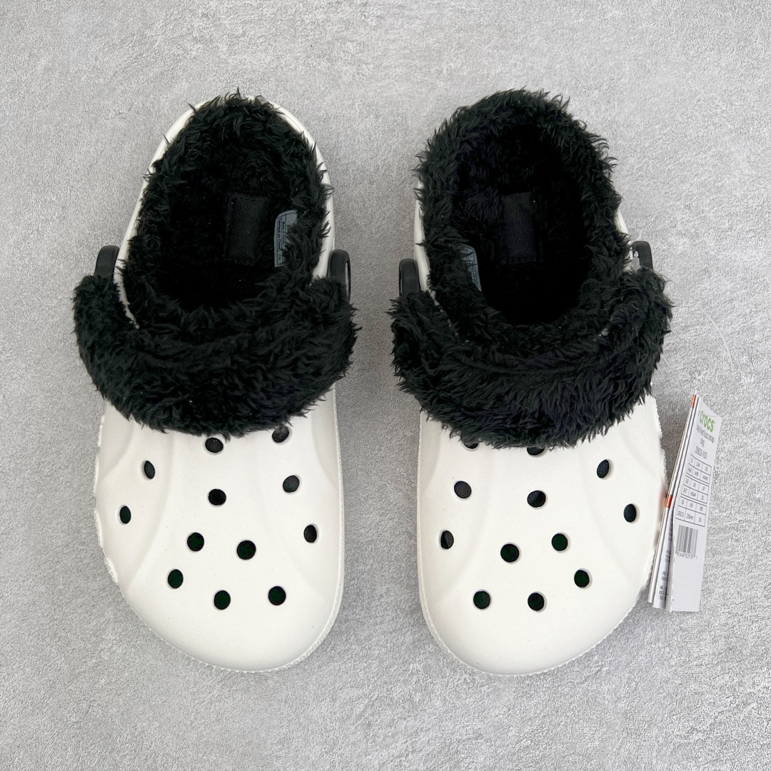 图片[2]-💰120 ＃DG莞产 Crocs Baya Clog 卡骆驰经典贝雅简约休闲沙滩洞洞拖鞋凉鞋秋冬加绒款 透明防水袋包装 注意配件需单独购买 超轻Croslite专利材料打造 鞋面更加耐用易清洗 该鞋款轻盈舒适 2002年 经典克骆格诞生 秉承外形简单 穿着舒适的初衷 不断为消费者带来舒适的穿着体验 穿出“趣”味 鞋面洞洞可搭彰显个性的智必星 一鞋两穿 可调节式后跟带增添鞋身的稳固性能 放前面变成愜意舒适的凉拖 放后面行走跑跳更加稳妥 Croslite ™材料 封闭式细胞树脂 能够在体温作用下自动变形以适应脚部形状 涉水性优秀的同时易于清洁 抓地力强 不易打滑 Crocs的核心理念：轻便 灵活 全方位的舒适感 同步官方尺码：M4（36-37） M5（37-38）M6（38-39）M7（39-40）M8（41-42）M9（42-43）M10（43-44）M11（45-46） 编码：by1936090-运动鞋