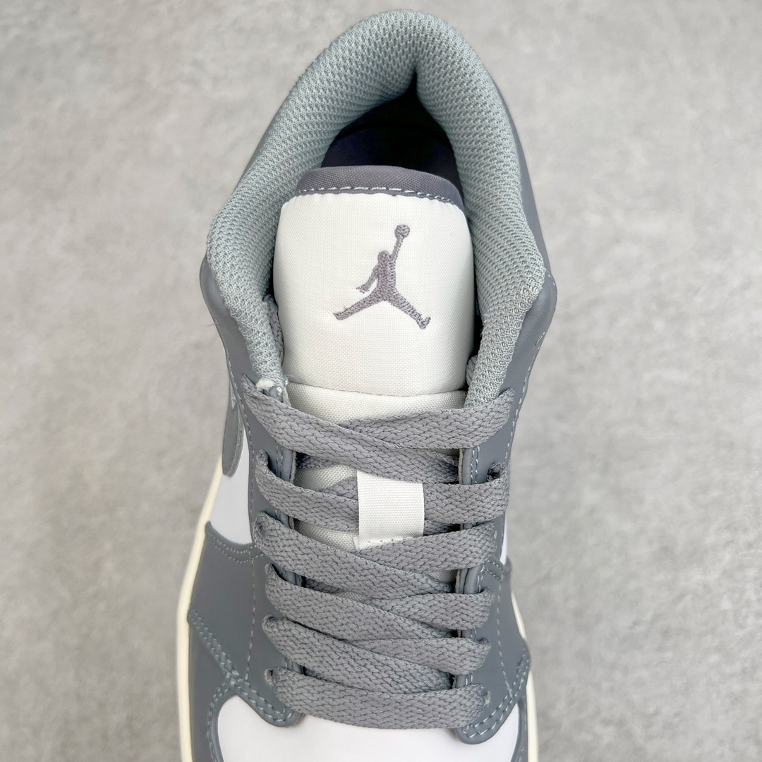 图片[5]-💰120 ＃yh版 超强套现福利‼Air Jordan AJ1 Low 低帮系列 知名大厂出品 工厂配套商长期套现 正常出厂触碰不到的单价 百分百全新货品 零氧化发霉 给足利润空间操作 超乎所想的高性价比 原装楦头纸板开发 完美鞋型 超高清洁度 鞋型不臃肿别扭 原厂内置全掌气垫 A模大底 鞋舌AJ原厂专用牛津布 AJ专用反口珍珠布 原厂无杂质高弹内里海棉 特殊封边弹力鞋带 原鞋开模 拒绝公底 购置公司同步原材料 都有细节原汁原味 忠于原版 SIZE：36 36.5 37.5 38 38.5 39 40 40.5 41 42 42.5 43 44 44.5 45 46 47.5 编码：Dby1936090-运动鞋