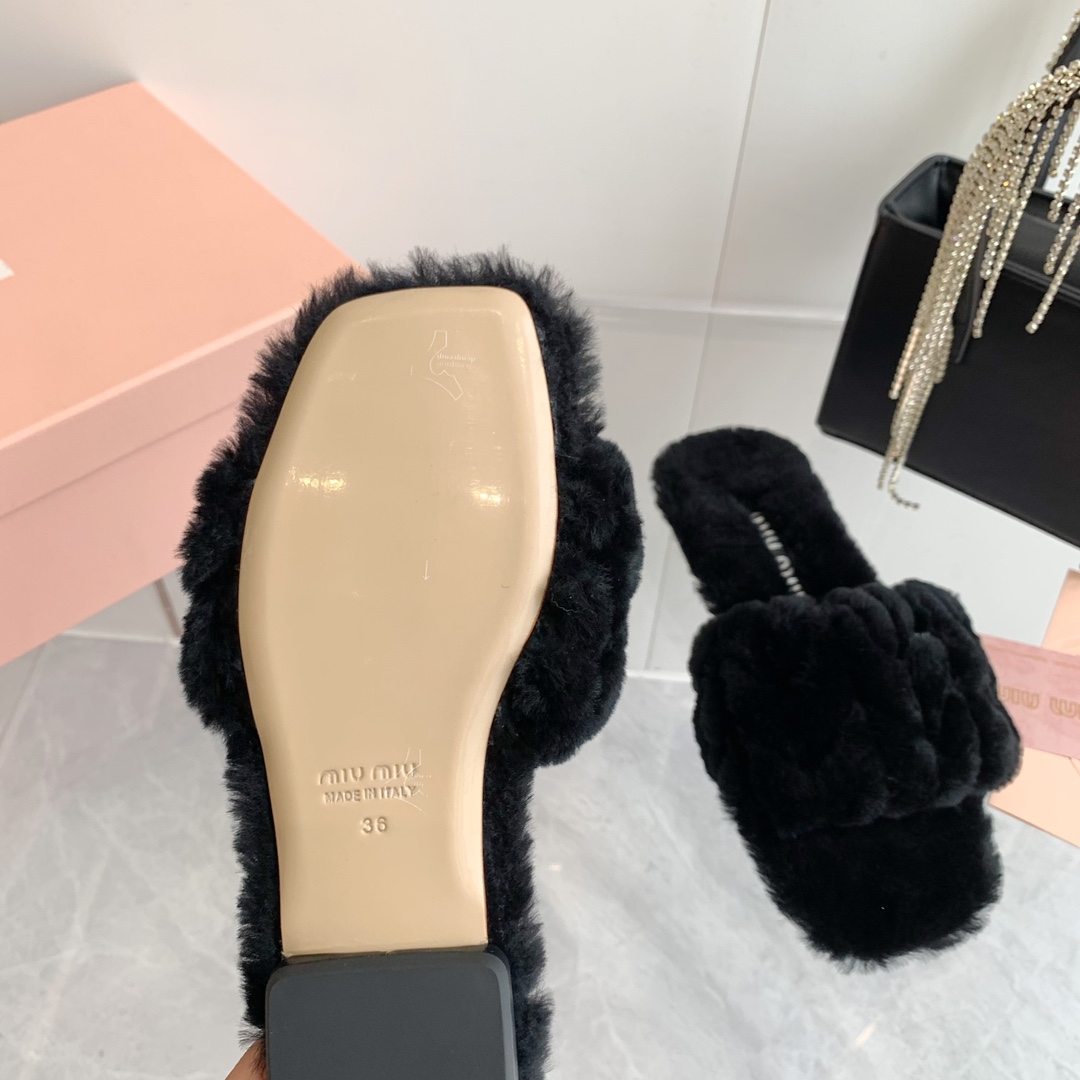 Miu Miu Classic Luxury Leather Shoe Loafer Ref 5