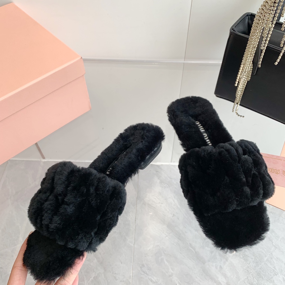Miu Miu Classic Luxury Leather Shoe Loafer Ref 4