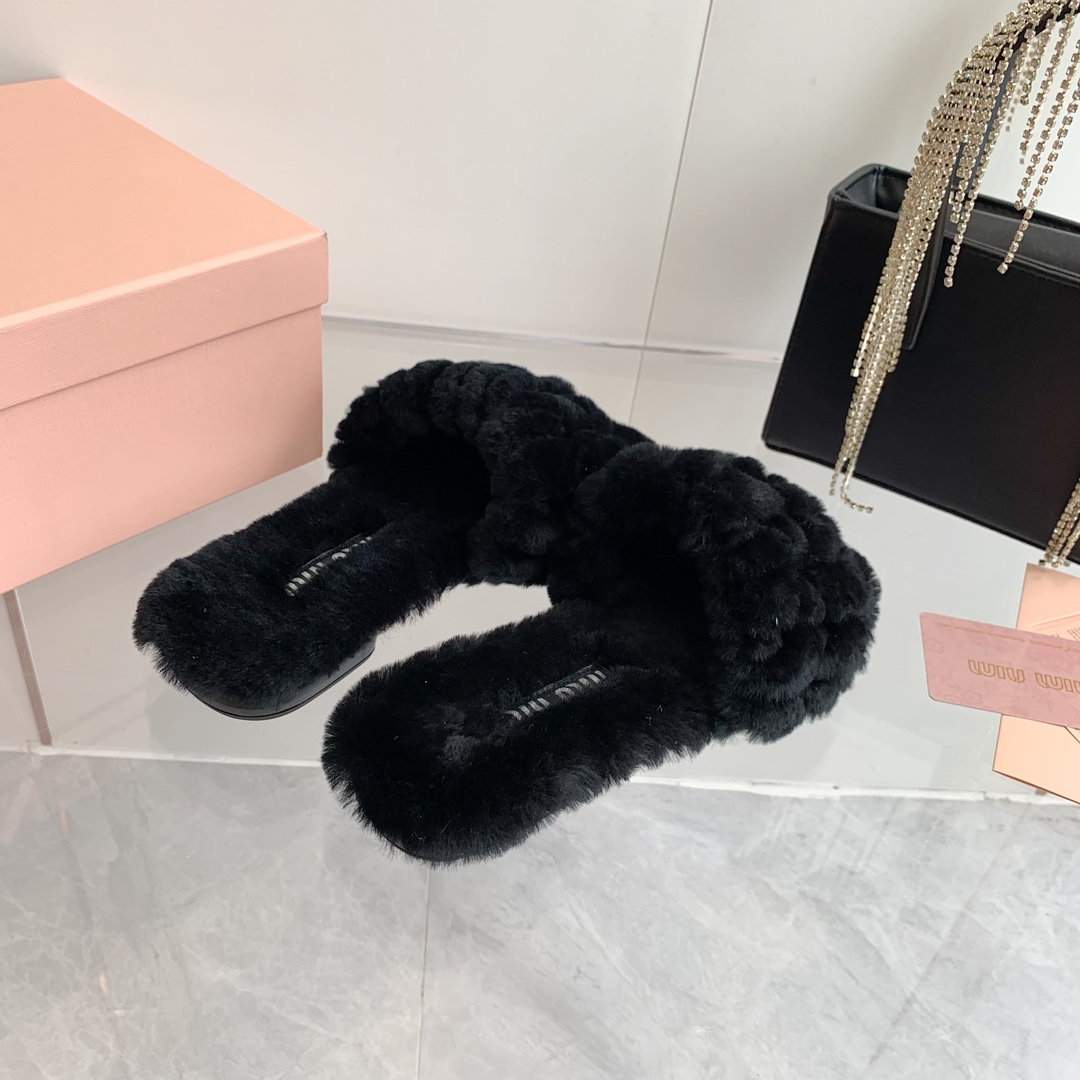 Miu Miu Classic Luxury Leather Shoe Loafer Ref 9