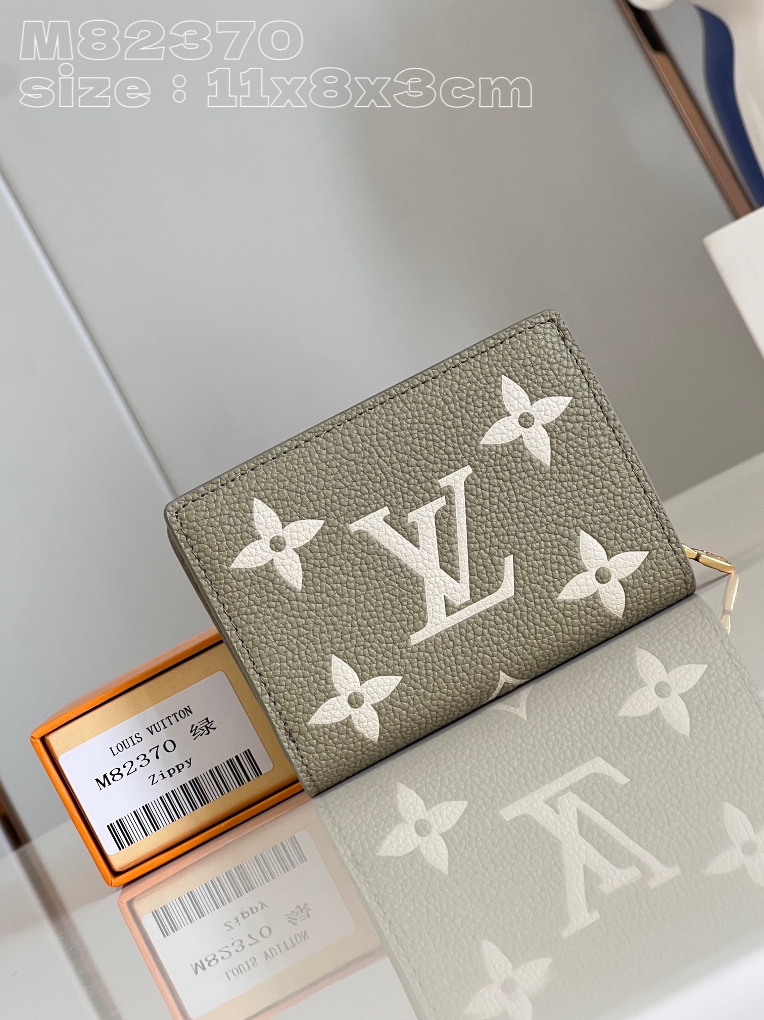 NO:400754,【Exclusive real photo M82370 green】This Cléa wallet is made of Monogram Empreinte soft grain cowhide, embellished with Louis Vuitton's iconic Monogram embossed pattern. It has a stylish design, exquisite and compact yet spacious capacity, and is decorated with an outer patch pocket, zippered coin bag, banknote compartment and six credit card mezzanines. Dimensions 11 x 8.5 x 3.5 cm C.320, LV [original leather], louis vuitton, louis vuitton, cowhide19860909【独家实拍 M82370绿】這款Cléa錢包以Monogram Empreinte柔軟粒面牛皮製成,綴以路易威登標誌性的Monogram壓花圖案,設計時尚,精緻小巧卻容量寬敞,綴有一個外貼袋、拉鏈零錢袋、紙幣隔層及六個信用卡夾層.尺寸11 x 8.5 x 3.5 厘米 C.320,LV【原厂皮】,louis vuitton,louis vuitton,cowhide,Bag