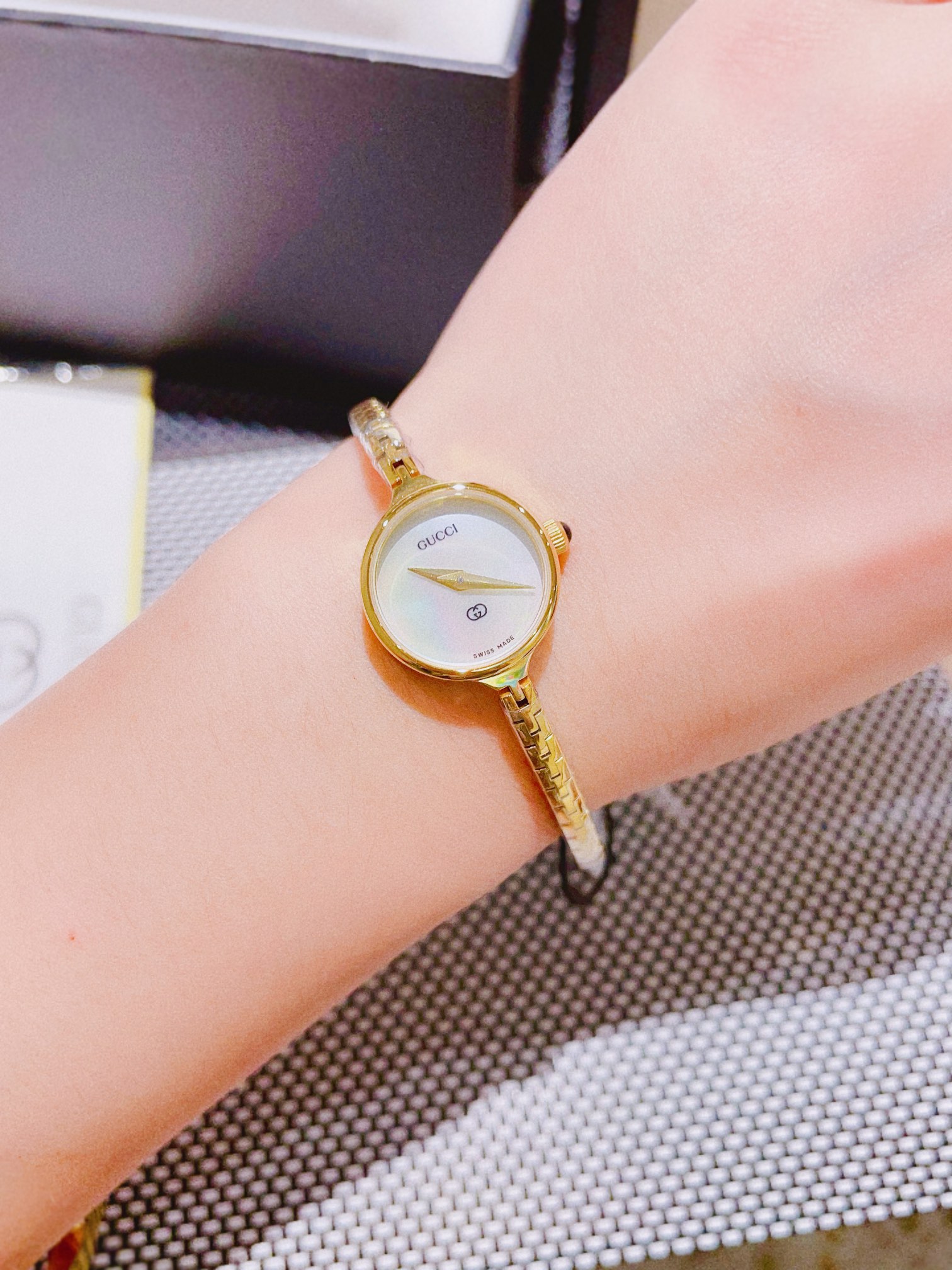 Vintage Gucci Watch: Timeless Style with Japanese Influence, Swiss Movement, 23mm Fine Chain - 图片 7