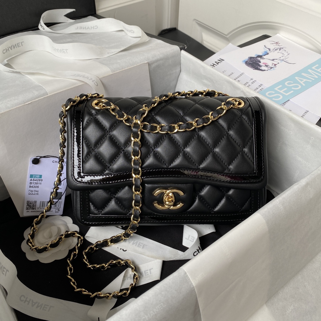 Chanel Classic Flap Bag Crossbody & Shoulder Bags Black White Vintage