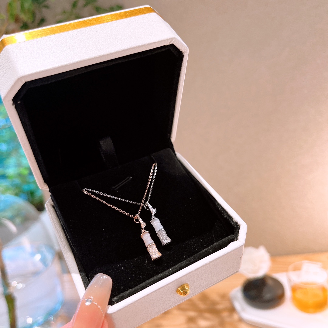 High Polish Silver Necklace Elegant New Year Gold