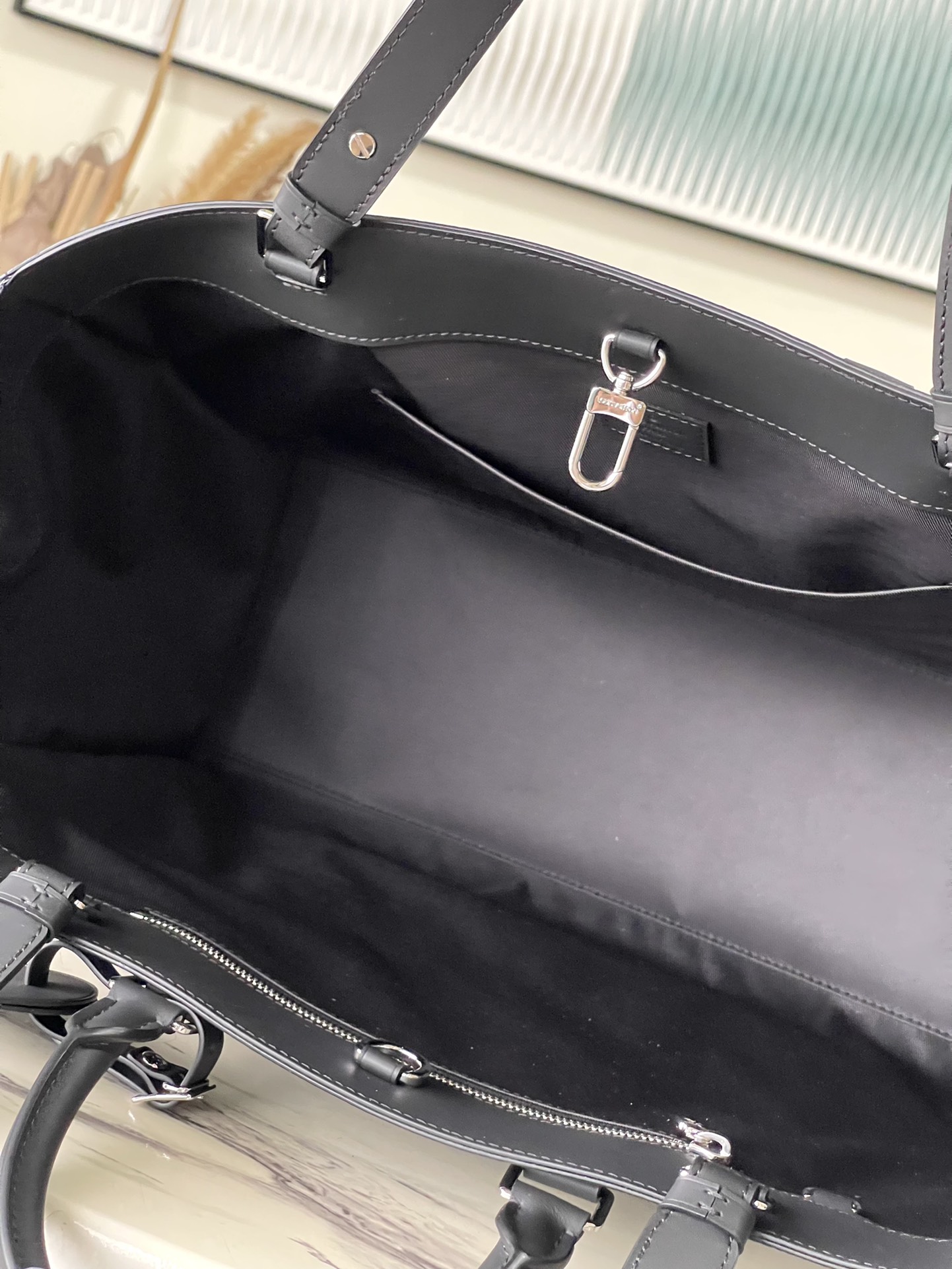 this Sac Plat 24H tote features easy-access exterior patch pockets on - Bag 9