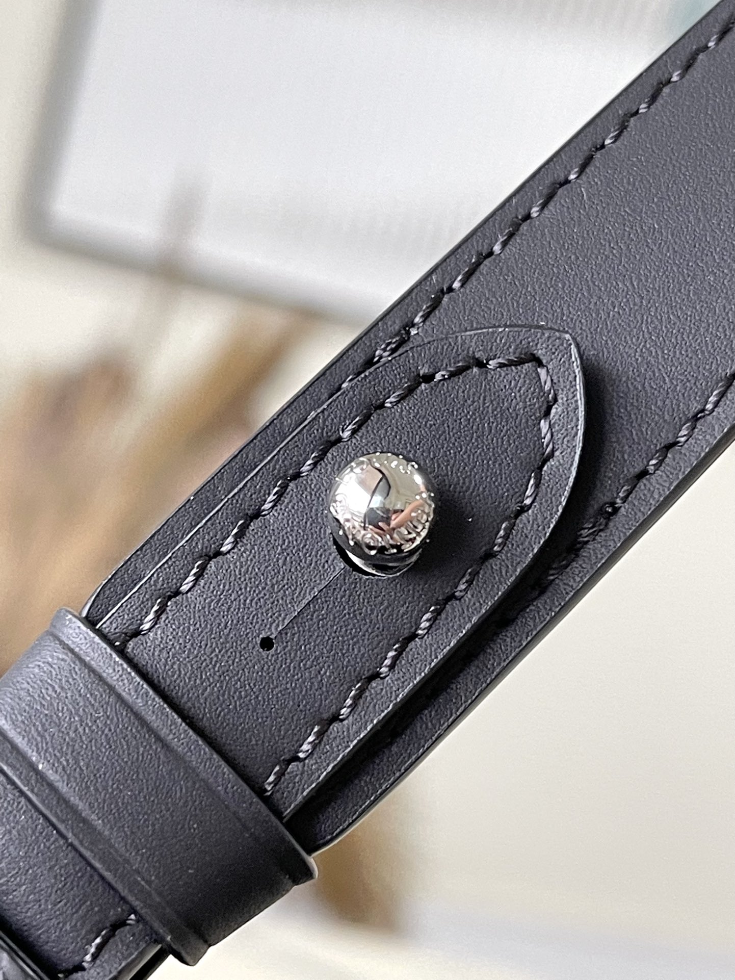 this Sac Plat 24H tote features easy-access exterior patch pockets on - Bag 7