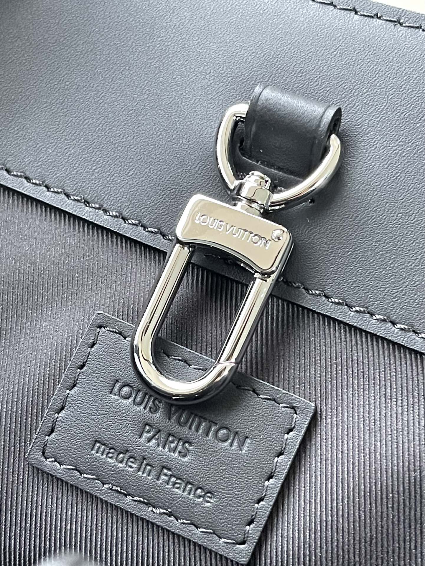 this Sac Plat 24H tote features easy-access exterior patch pockets on - Bag 6
