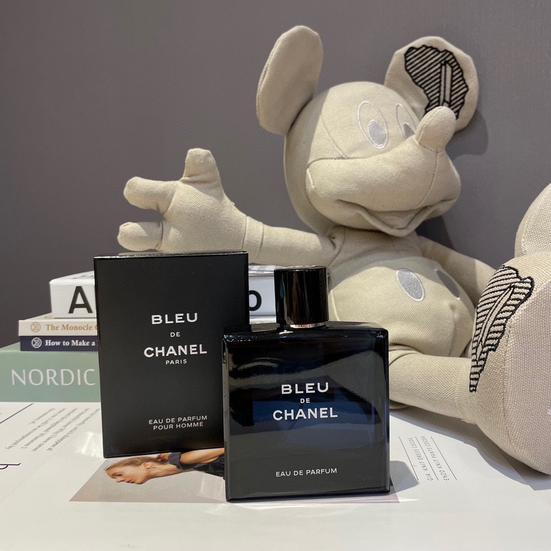 NO:810679,CHANEL CHANEL Azure Intense Fragrance 100ml Attributes Men's Fragrance Fragrance Woody Fougere Fragrance Top Notes Lemon Grapefruit Pink Pepper Bergamot Coriander Mint Aldehyde Middle Notes Melon Jasmine Ginger Nutmeg Base Notes Labdanum Patchouli Sandalwood Cedar Amber Incense Amberwood, Perfume, Chanel, Chanel19860909CHANEL 香奈儿 蔚蓝 浓香100ml 属性男香 香调木质馥奇香调 前调柠檬 葡萄柚 粉红胡椒 香柠檬 芫荽 薄荷 醛 中调香瓜 茉莉 生姜 肉豆蔻 后调劳丹脂 广藿香 檀香木 雪松 琥珀 焚香 琥珀木,香水,chanel,chanel,accessory