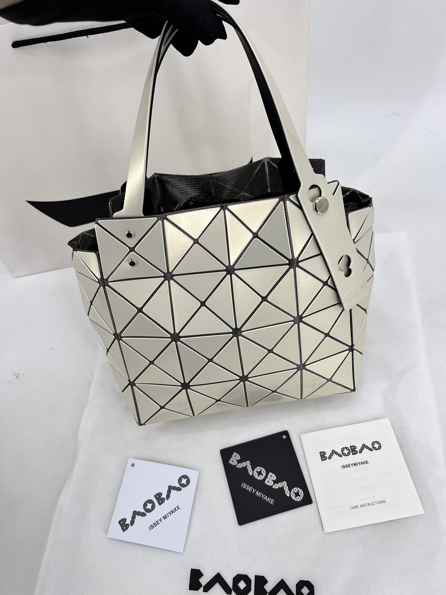 Issey Miyake ～三宅一生 9月新款钻石方盒包大小号 新系列CARAT让人想起宝石的雕刻切割