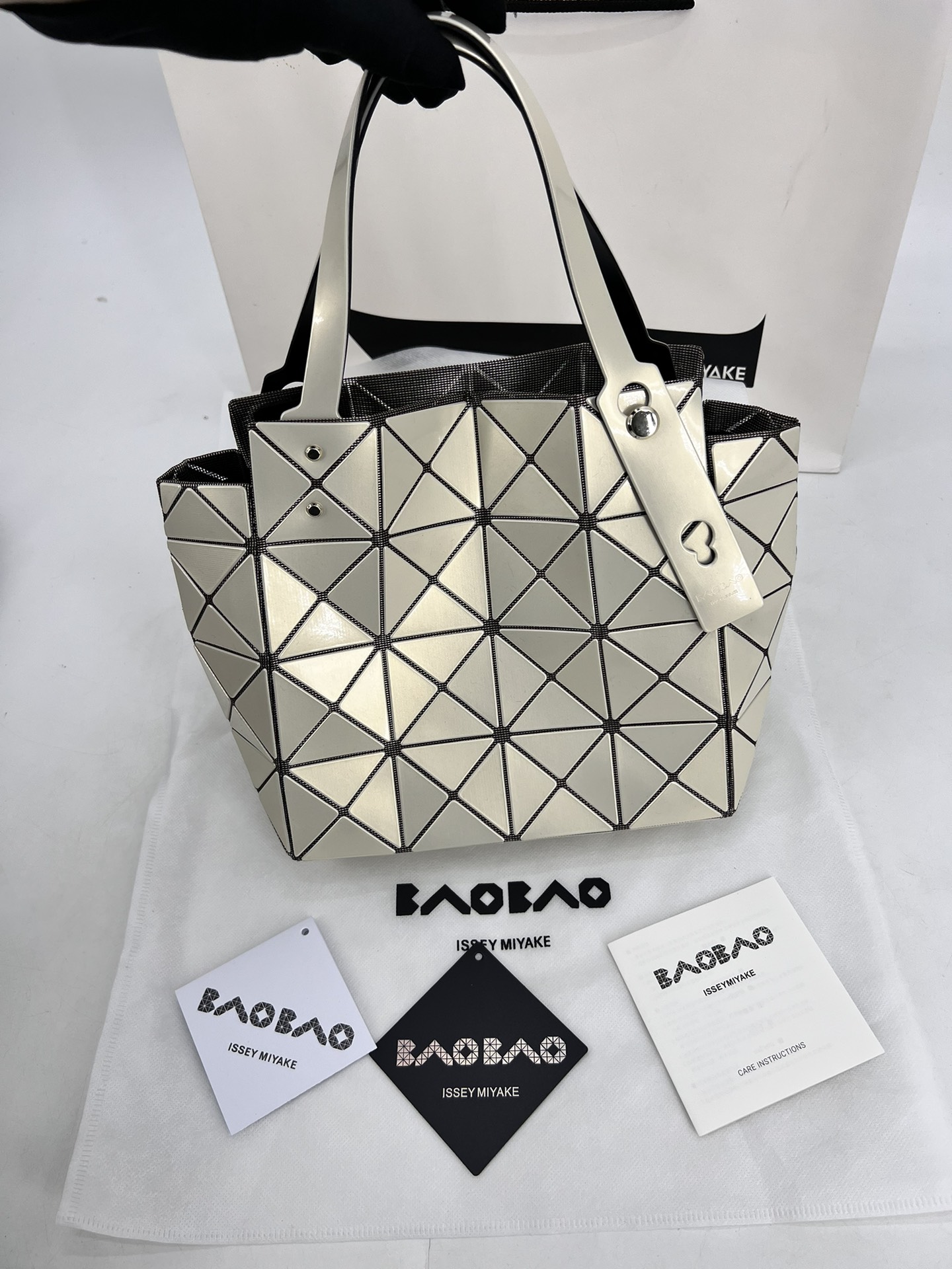 Issey Miyake ～三宅一生 9月新款钻石方盒包大小号 新系列CARAT让人想起宝石的雕刻切割