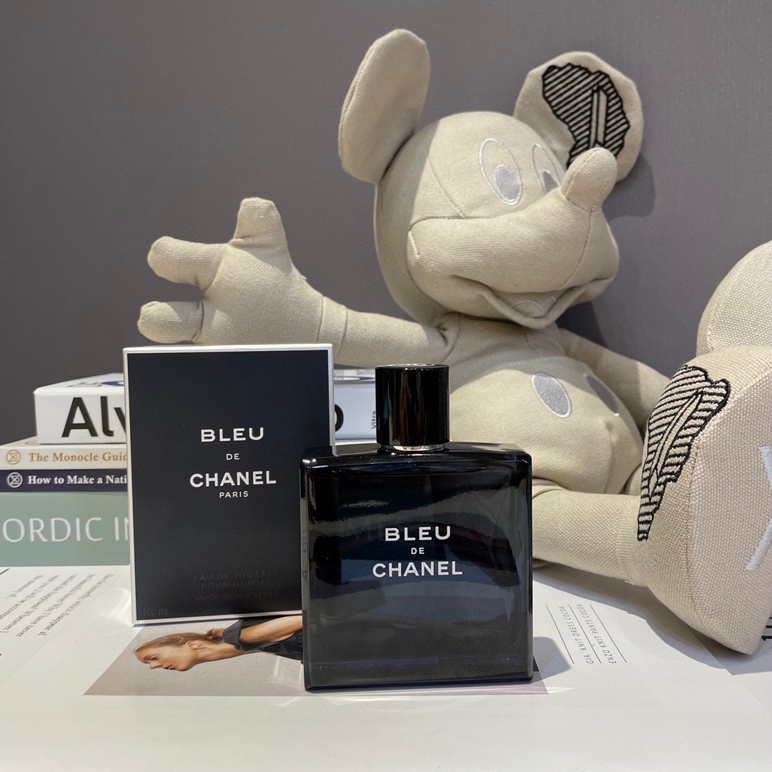 NO:810681,CHANEL Chanel Azure Eau de Parfum 100ml Attributes Men's Fragrance Fragrance Woody Fougere Top Notes Lemon Mint Pink Pepper Grapefruit Middle Notes Ginger Ambergris Nutmeg Jasmine Base Notes Labdanum Sandalwood Patchouli Vetiver Incense Cedar, Perfume, Chanel, Chanel19860909CHANEL 香奈儿 蔚蓝淡香100ml 属性男香 香调木质馥奇香调 前调柠檬 薄荷 粉红胡椒 葡萄柚 中调生姜 龙涎酮 肉豆蔻 茉莉 后调劳丹脂 檀香木 广藿香 香根草 焚香 雪松,香水,chanel,chanel,accessory