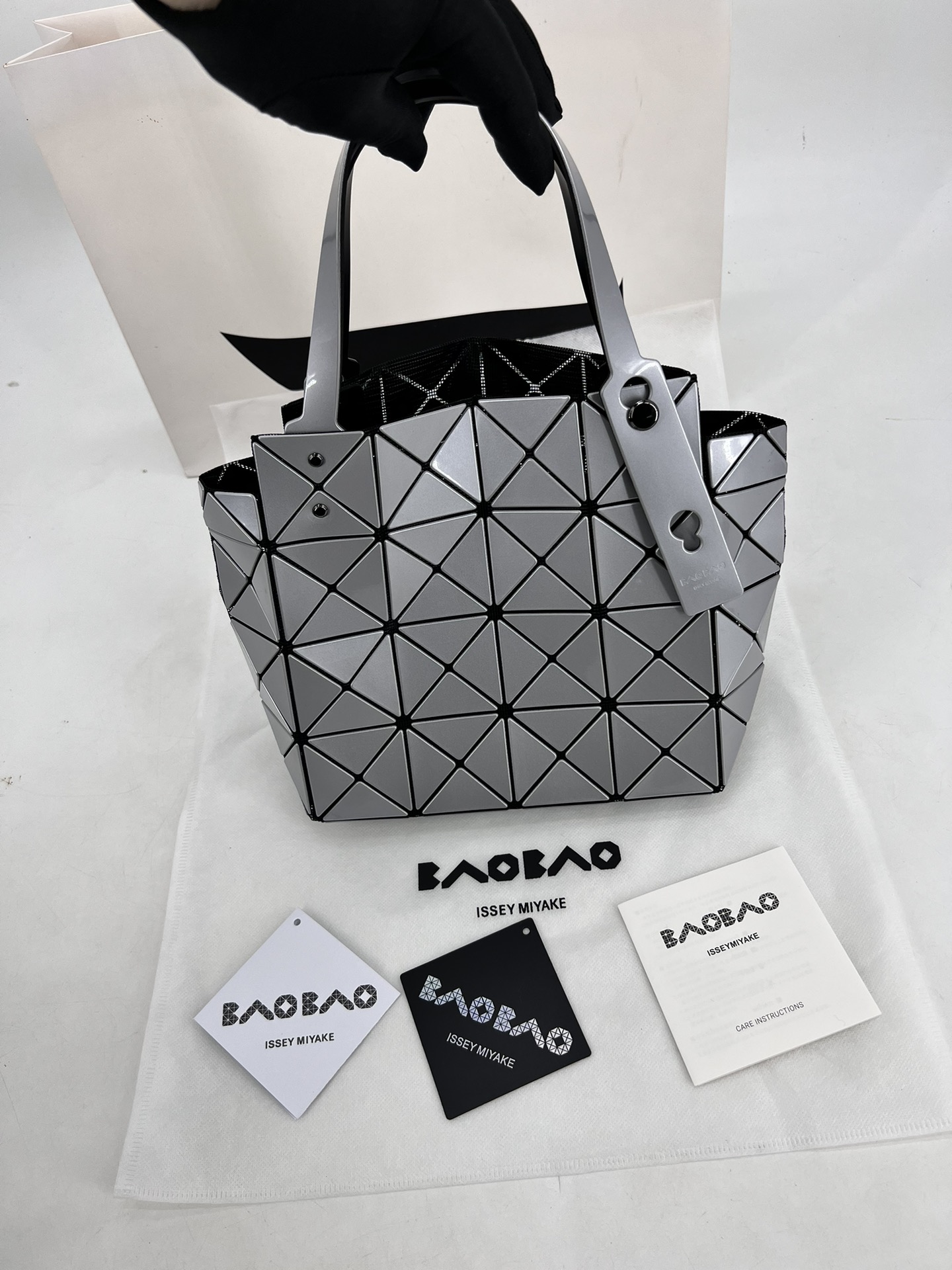 Issey Miyake ～三宅一生 9月新款钻石方盒包大小号 新系列CARAT让人想起宝石的雕刻切割