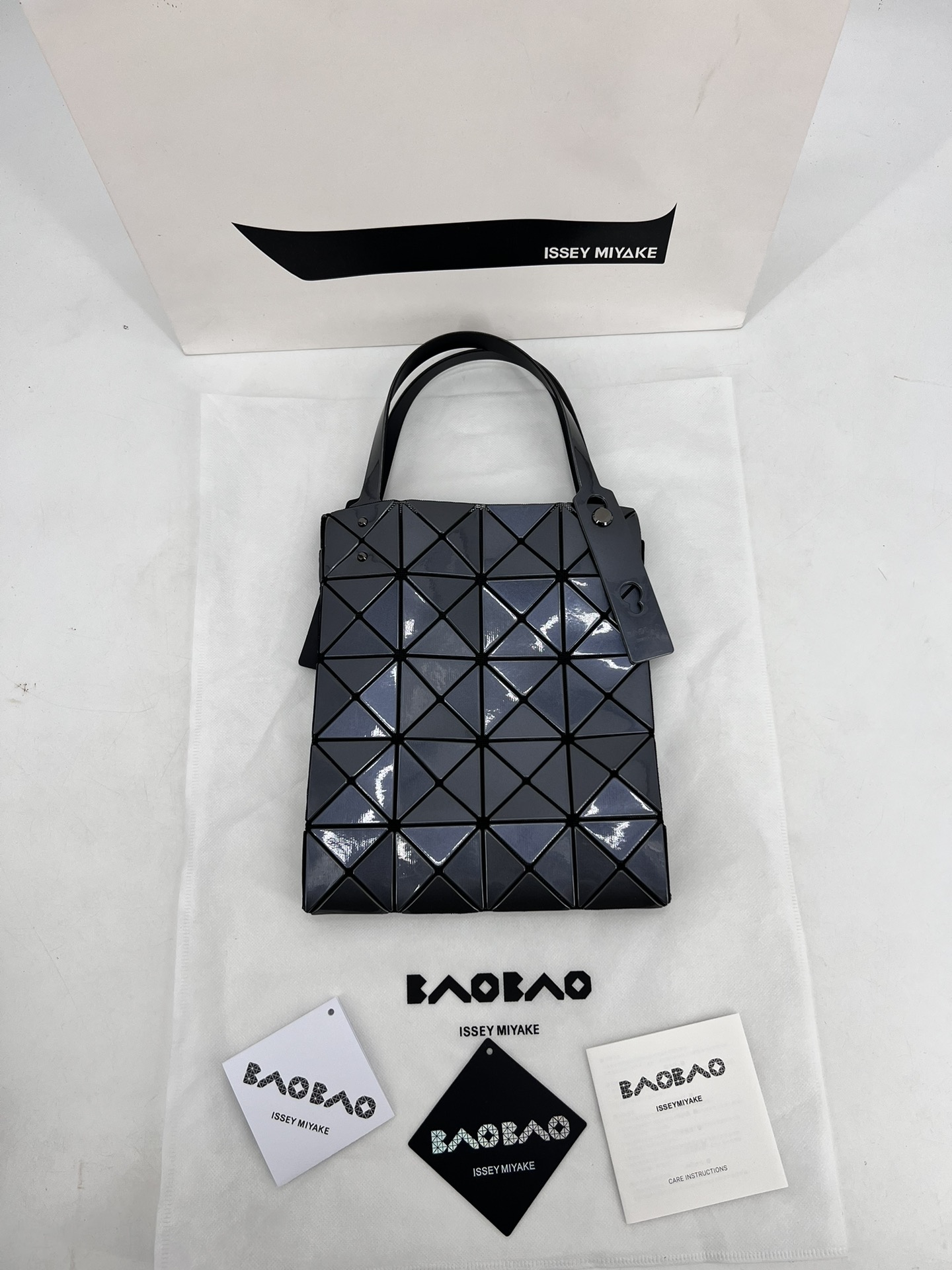 Issey Miyake ～三宅一生 9月新款钻石方盒包大小号 新系列CARAT让人想起宝石的雕刻切割