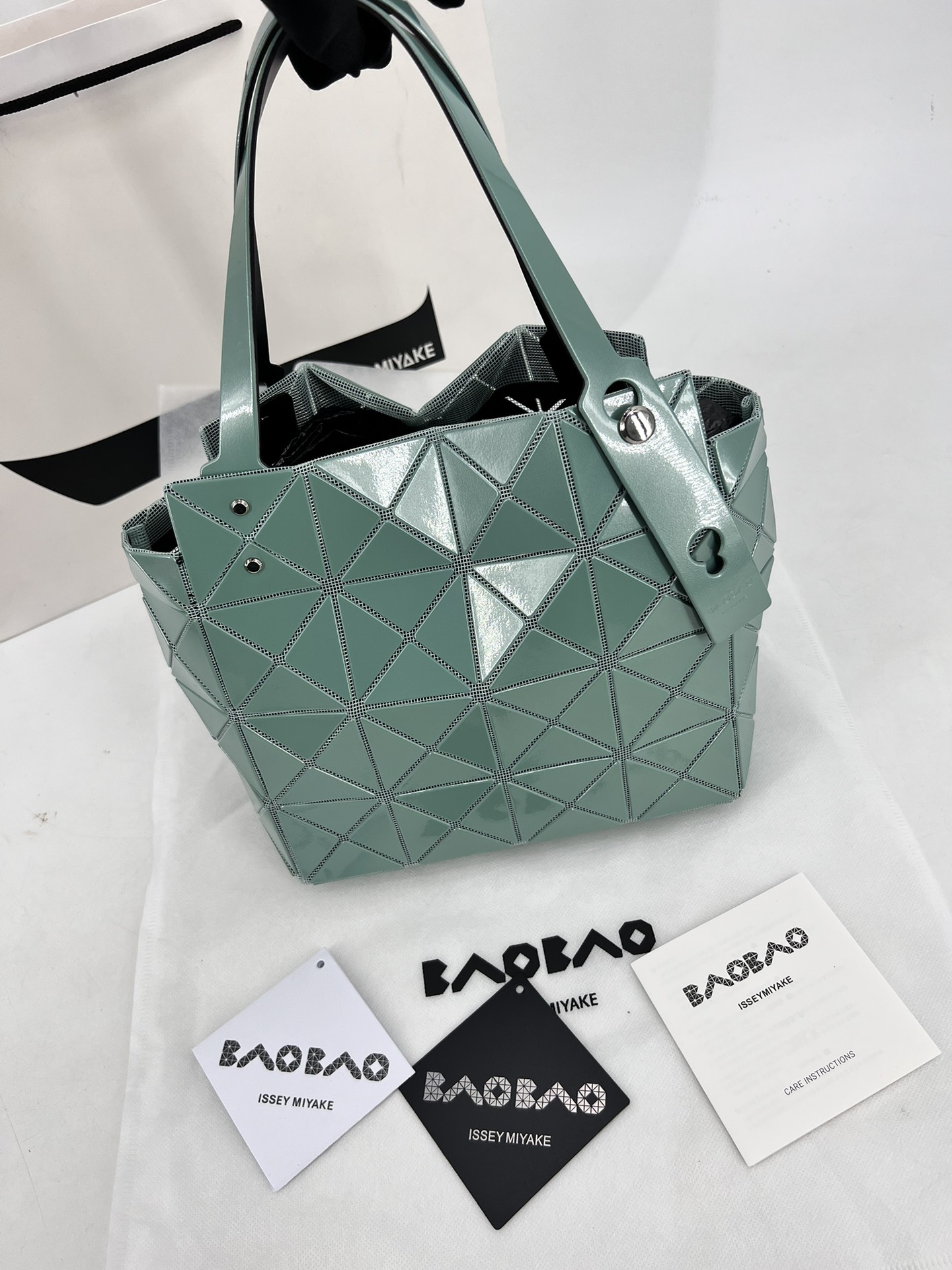 Issey Miyake ～三宅一生 9月新款钻石方盒包大小号 新系列CARAT让人想起宝石的雕刻切割
