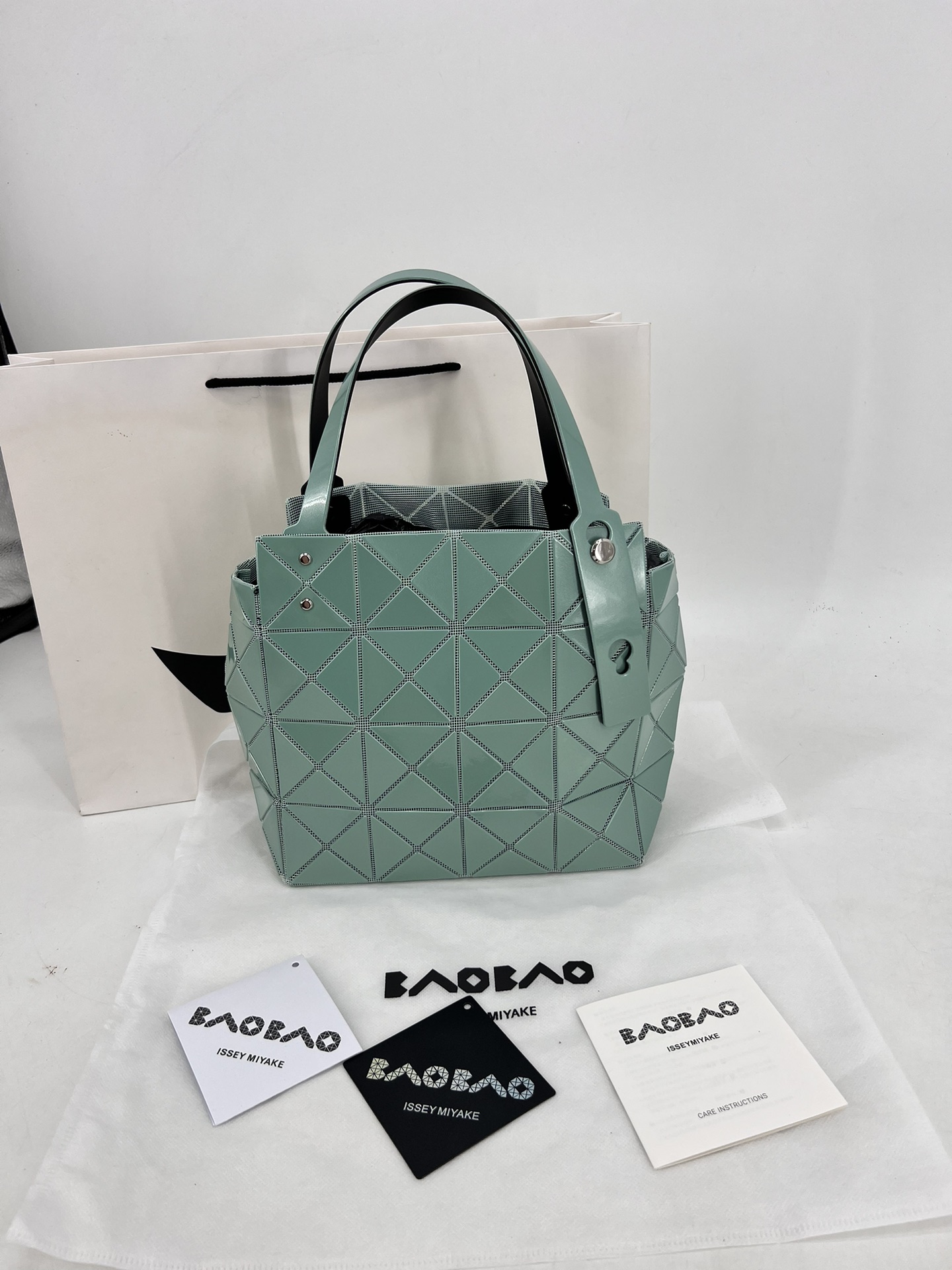Issey Miyake ～三宅一生 9月新款钻石方盒包大小号 新系列CARAT让人想起宝石的雕刻切割