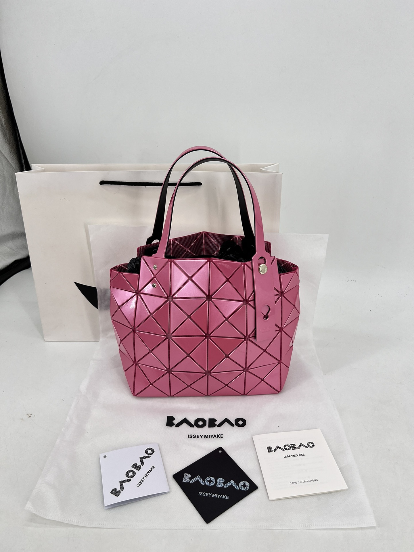 Issey Miyake ～三宅一生 9月新款钻石方盒包大小号 新系列CARAT让人想起宝石的雕刻切割