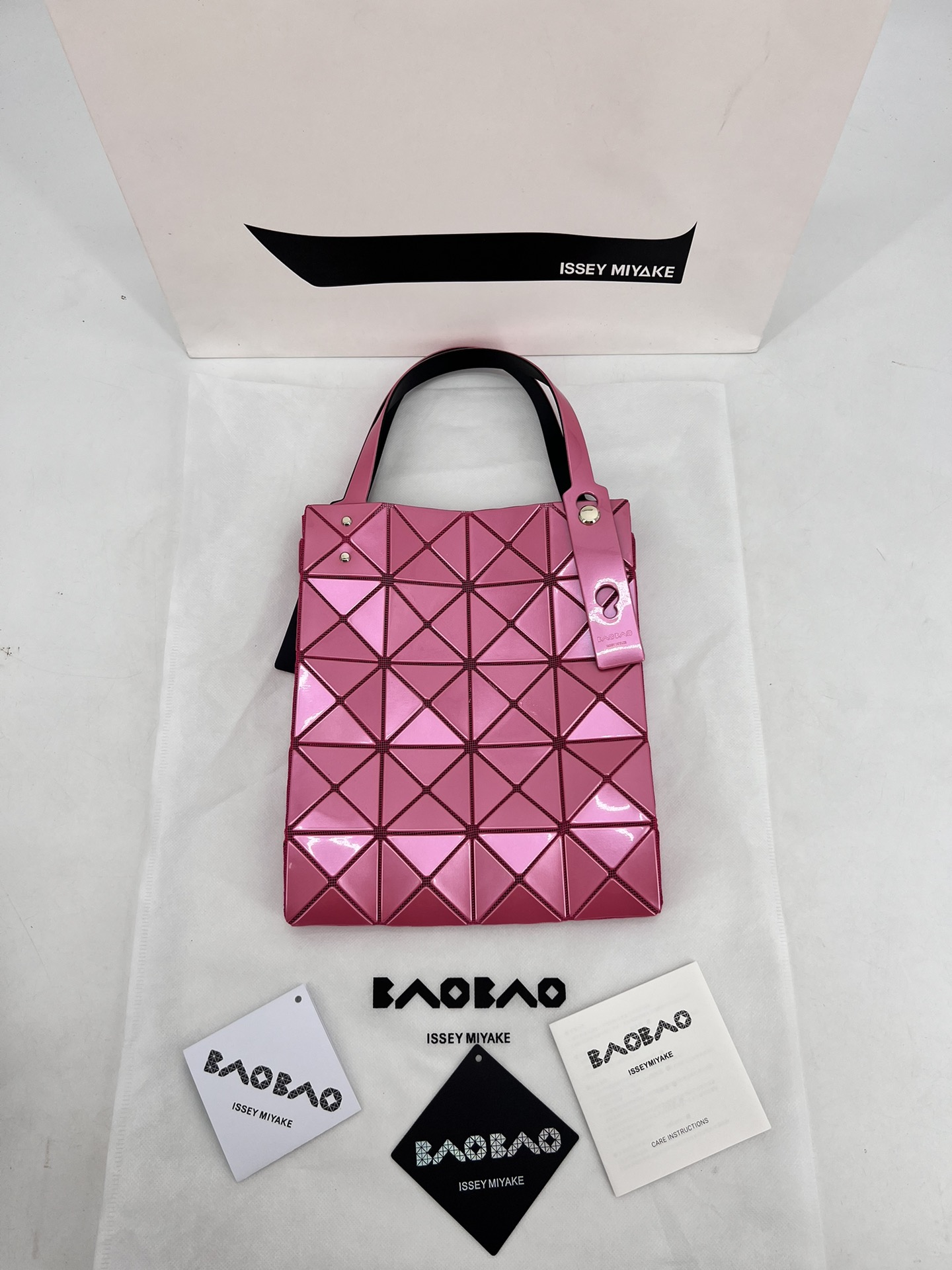 Issey Miyake ～三宅一生 9月新款钻石方盒包大小号 新系列CARAT让人想起宝石的雕刻切割