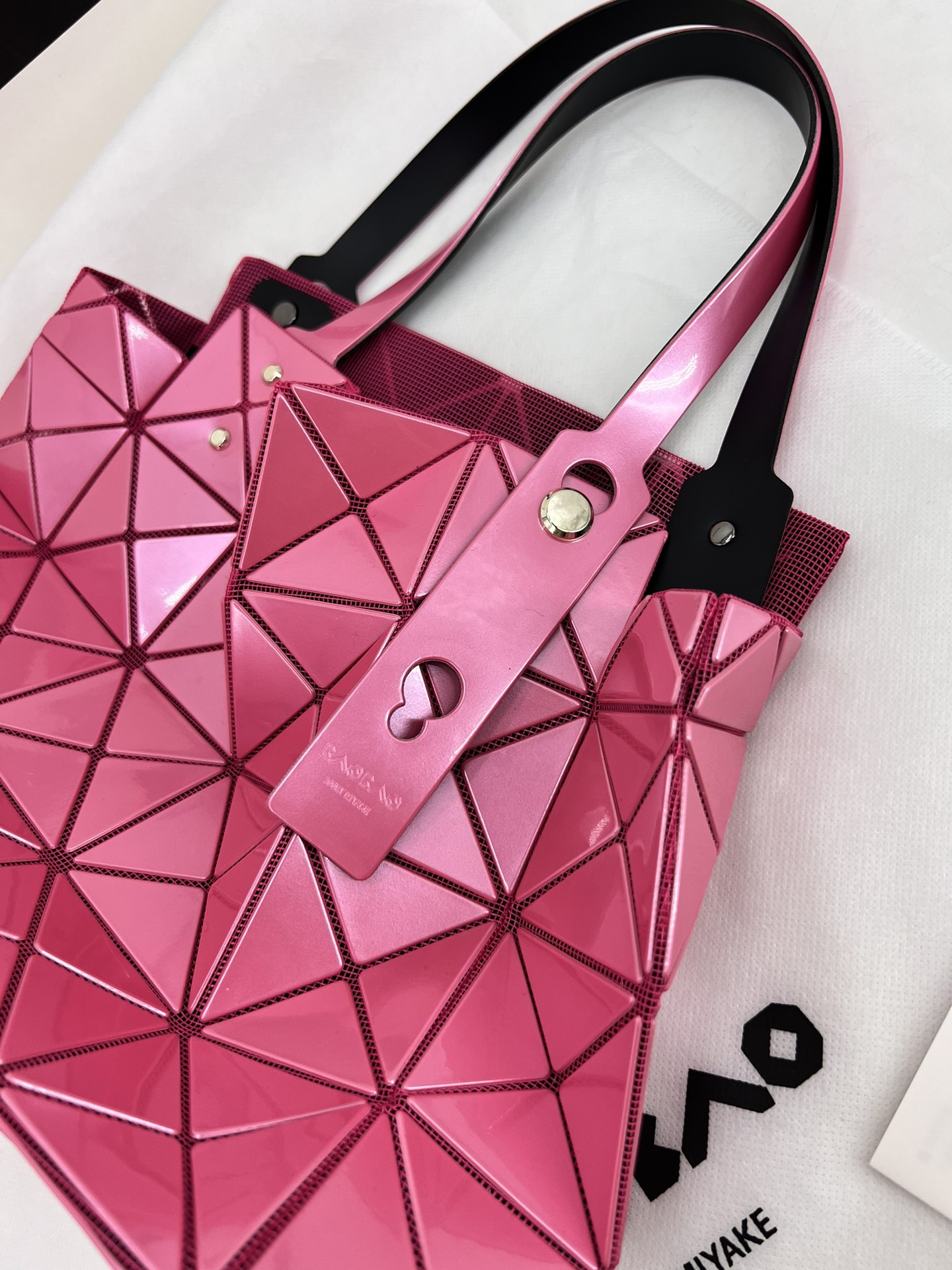 Issey Miyake ～三宅一生 9月新款钻石方盒包大小号 新系列CARAT让人想起宝石的雕刻切割