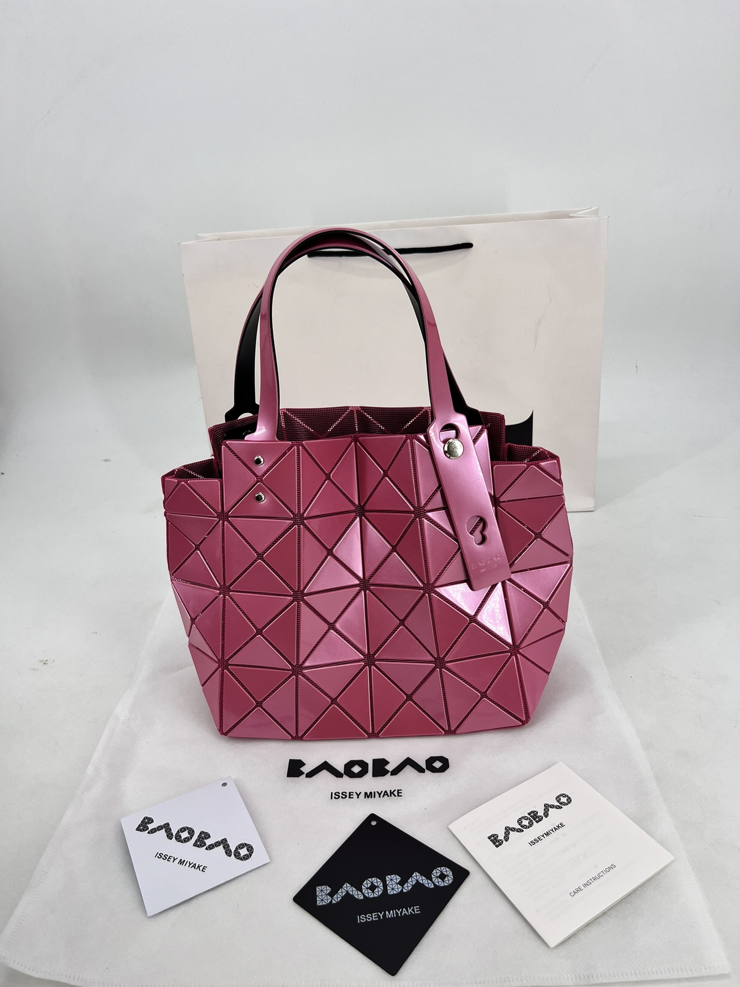 Issey Miyake ～三宅一生 9月新款钻石方盒包大小号 新系列CARAT让人想起宝石的雕刻切割