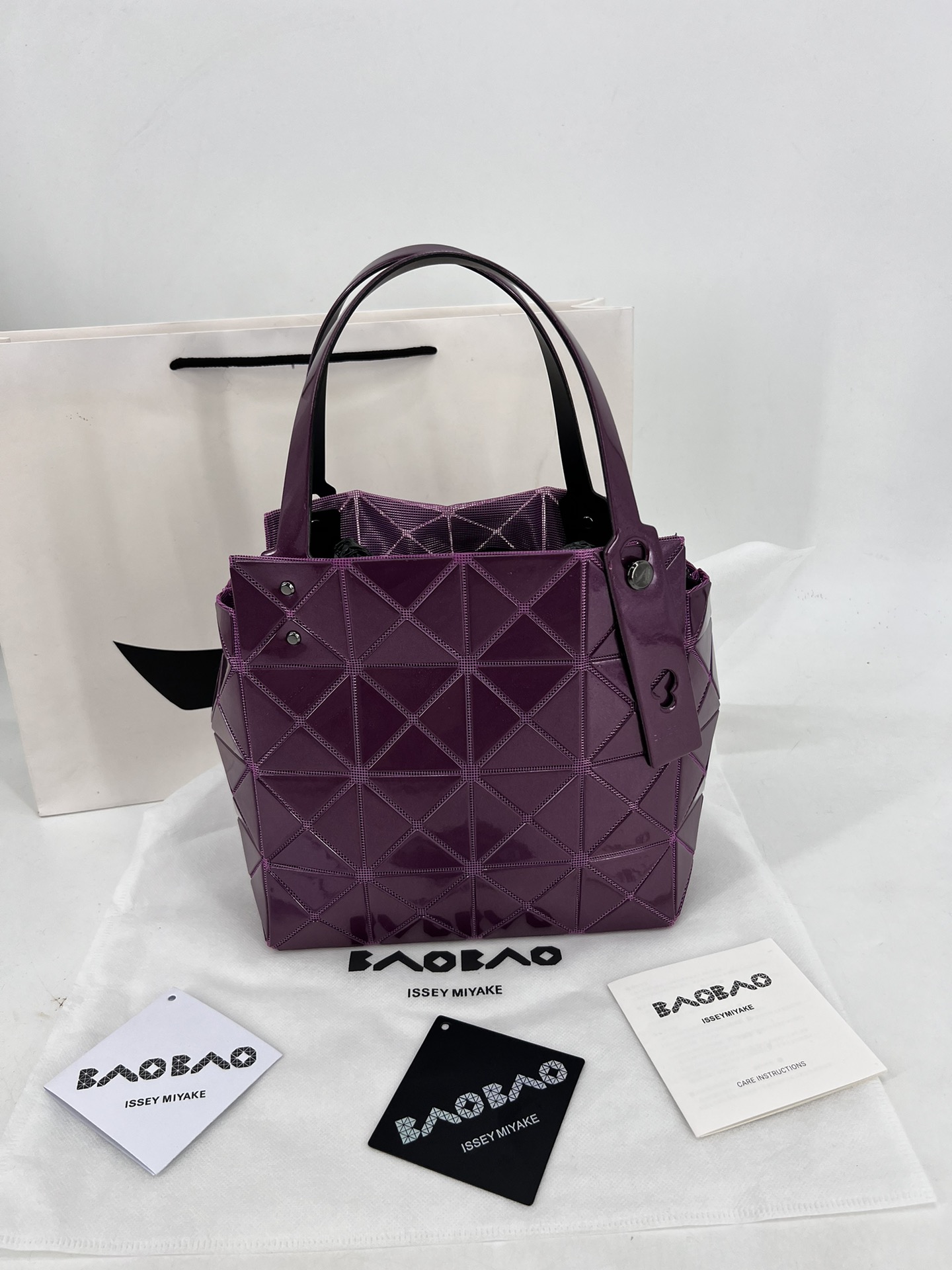 Issey Miyake ～三宅一生 9月新款钻石方盒包大小号 新系列CARAT让人想起宝石的雕刻切割
