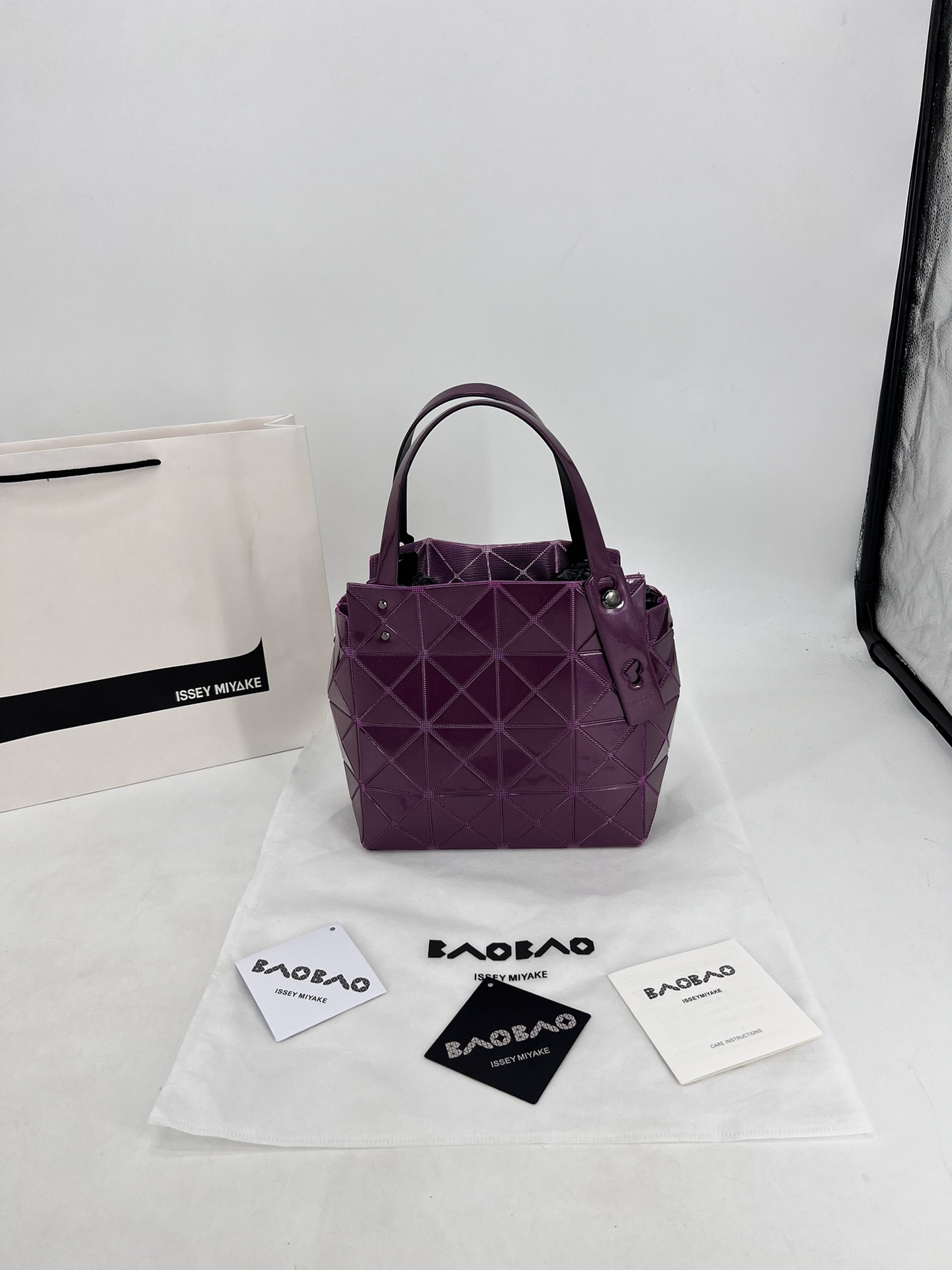 Issey Miyake ～三宅一生 9月新款钻石方盒包大小号 新系列CARAT让人想起宝石的雕刻切割