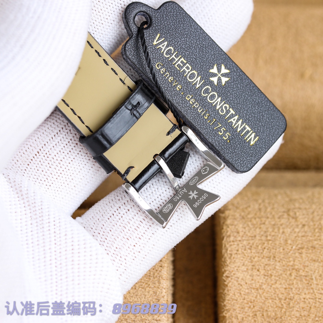 下单优惠100， 【高端复刻】💰620！
【定制一体机】💰950！
江诗丹顿VC传承系列85180(三针透底)/81180(两针密底)腕表，完美圆形的表壳，搭配微孤式表耳设计，使之更加贴合佩戴者的手腕。简约大气的表盘设计，低调不失奢华。【机芯】搭载进口9015一体机机芯，精准耐用。【表镜】双卜拱型蓝宝石玻璃镜面，均有防眩晕镀膜处理。【表针】优雅剑型指针，尾部结合表盘弧度特殊压弯处理。【表带】双层意大利小牛皮，搭配马耳他十字针扣。尺寸40cm，追求完美，简约而不简单。