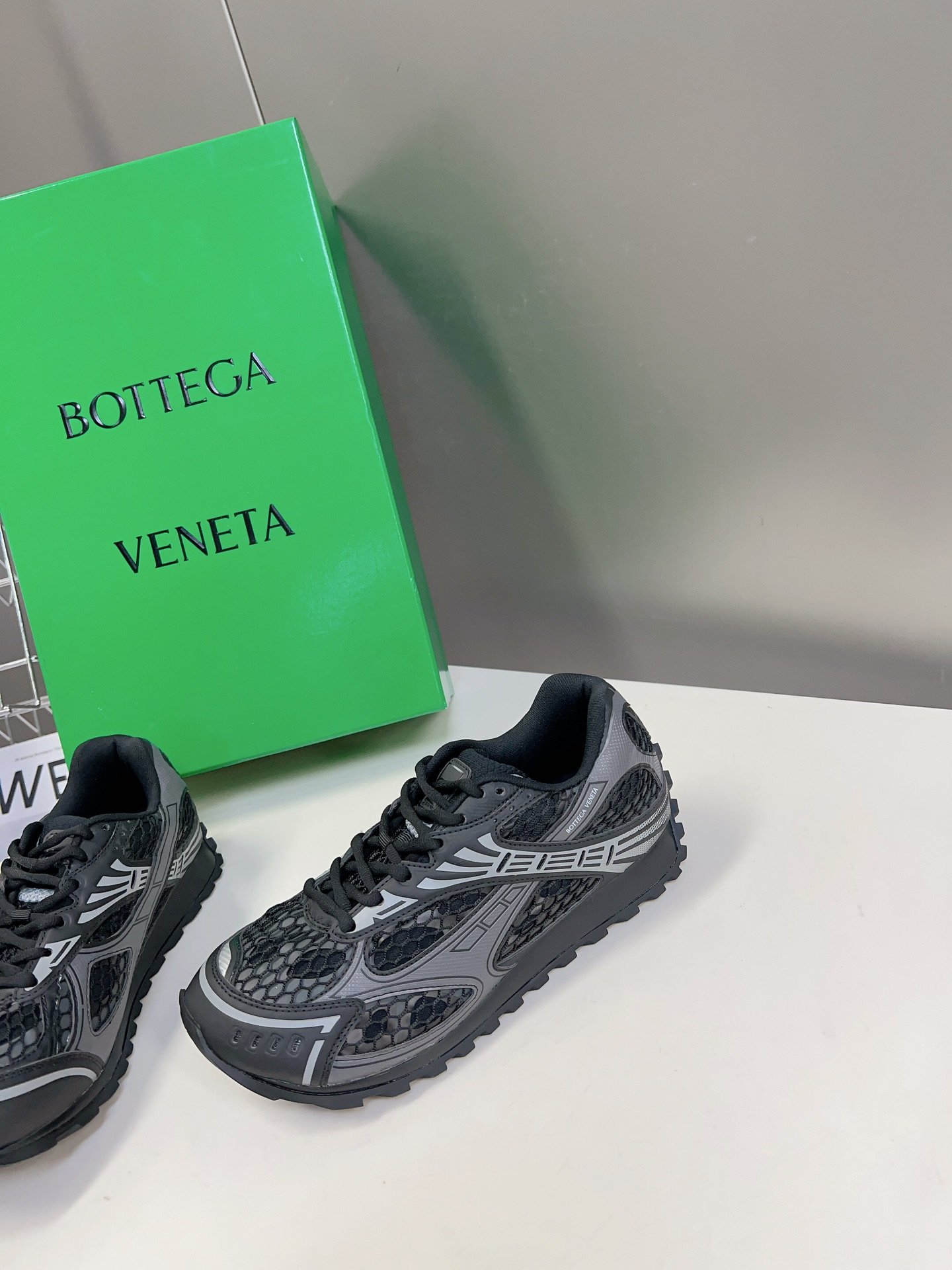 男装10BottegaVenetaOrbit运动鞋王一博同款情侣款老爹鞋Runner运动鞋采用轻质科技网