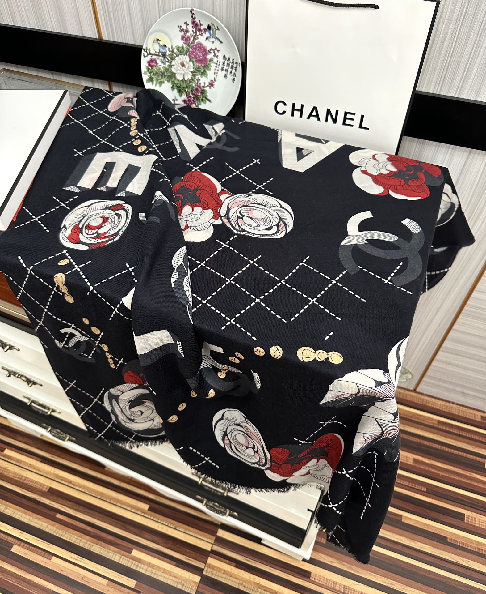 CHANEL香奈儿花朵双c羊绒长巾