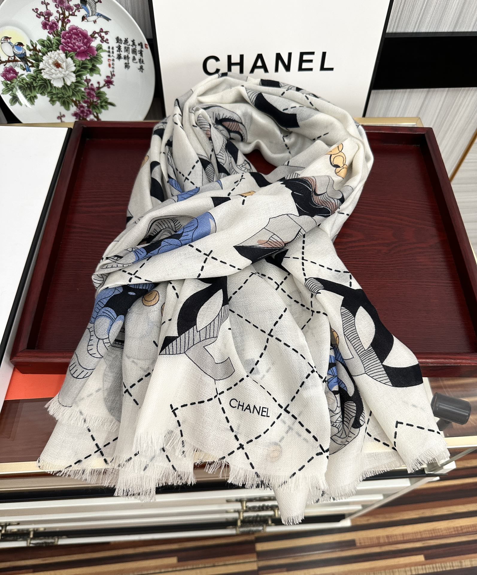 CHANEL香奈儿花朵双c羊绒长巾