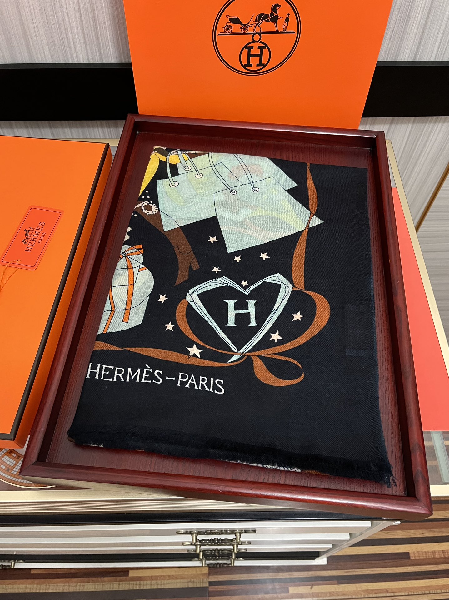 Hermes爱马仕戒指绒长巾