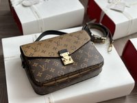 Louis Vuitton Handbags Messenger Bags Cowhide M40780